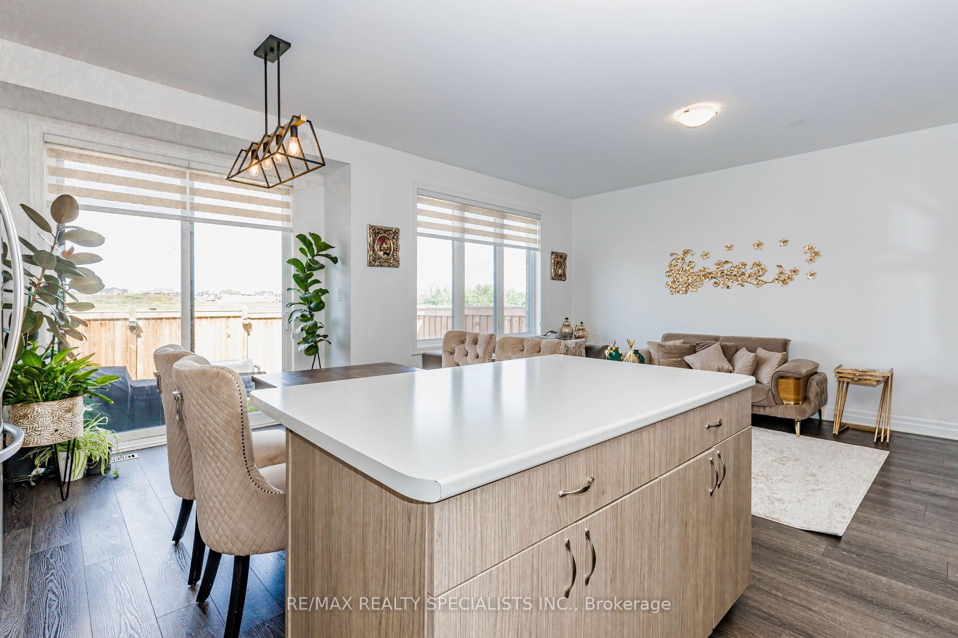 455 Gordon Krantz Avenue Property Photo 17