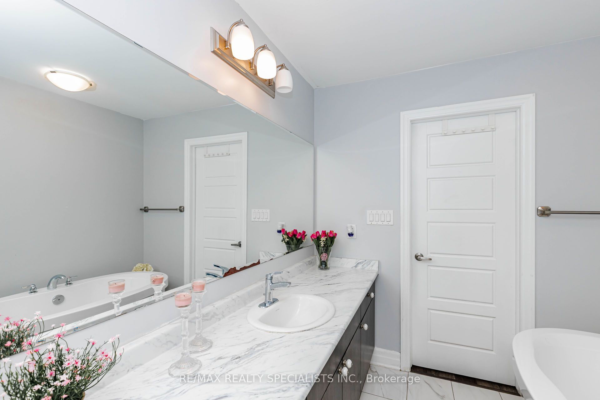 455 Gordon Krantz Avenue Property Photo 23