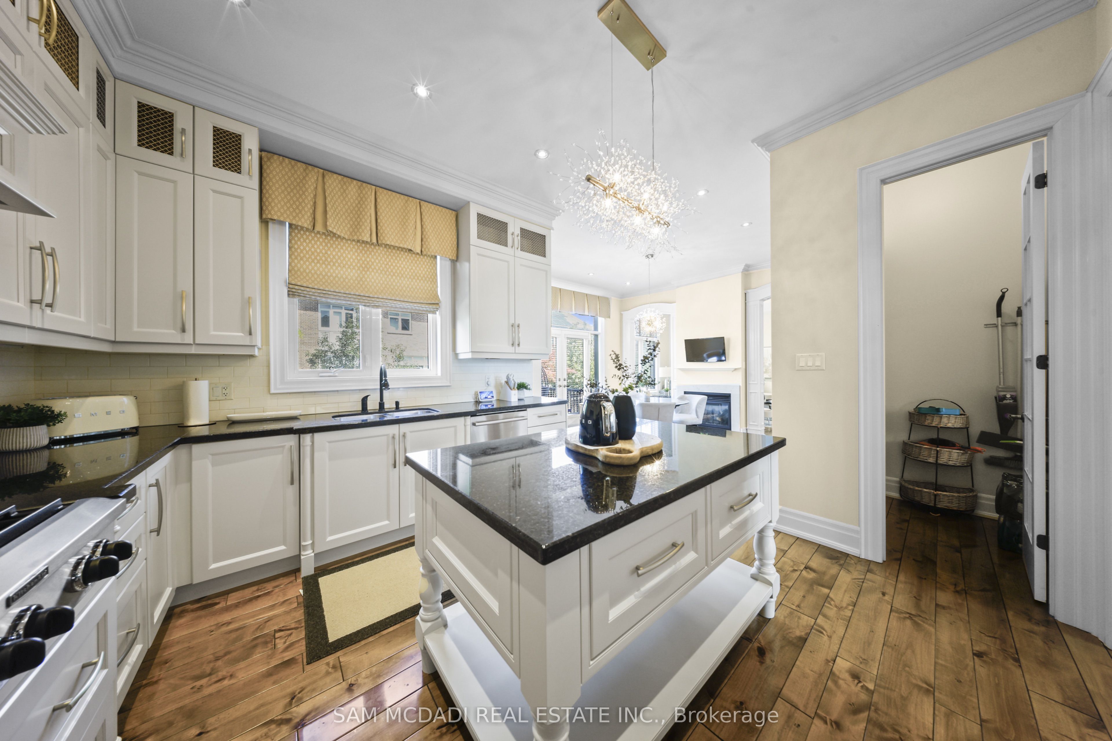 950 Fredonia Drive Property Photo 12