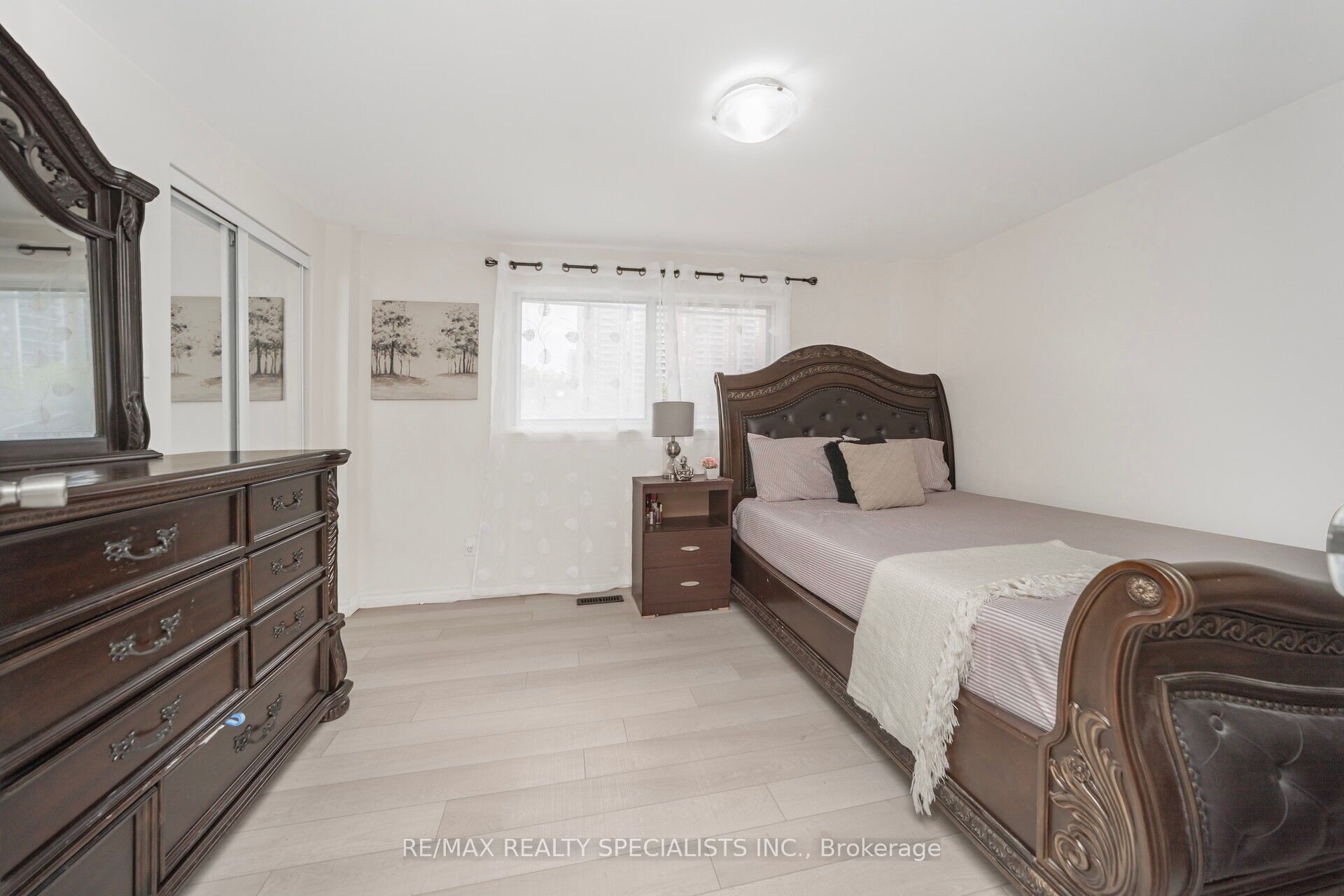 144 Fleetwood Crescent Property Photo 20