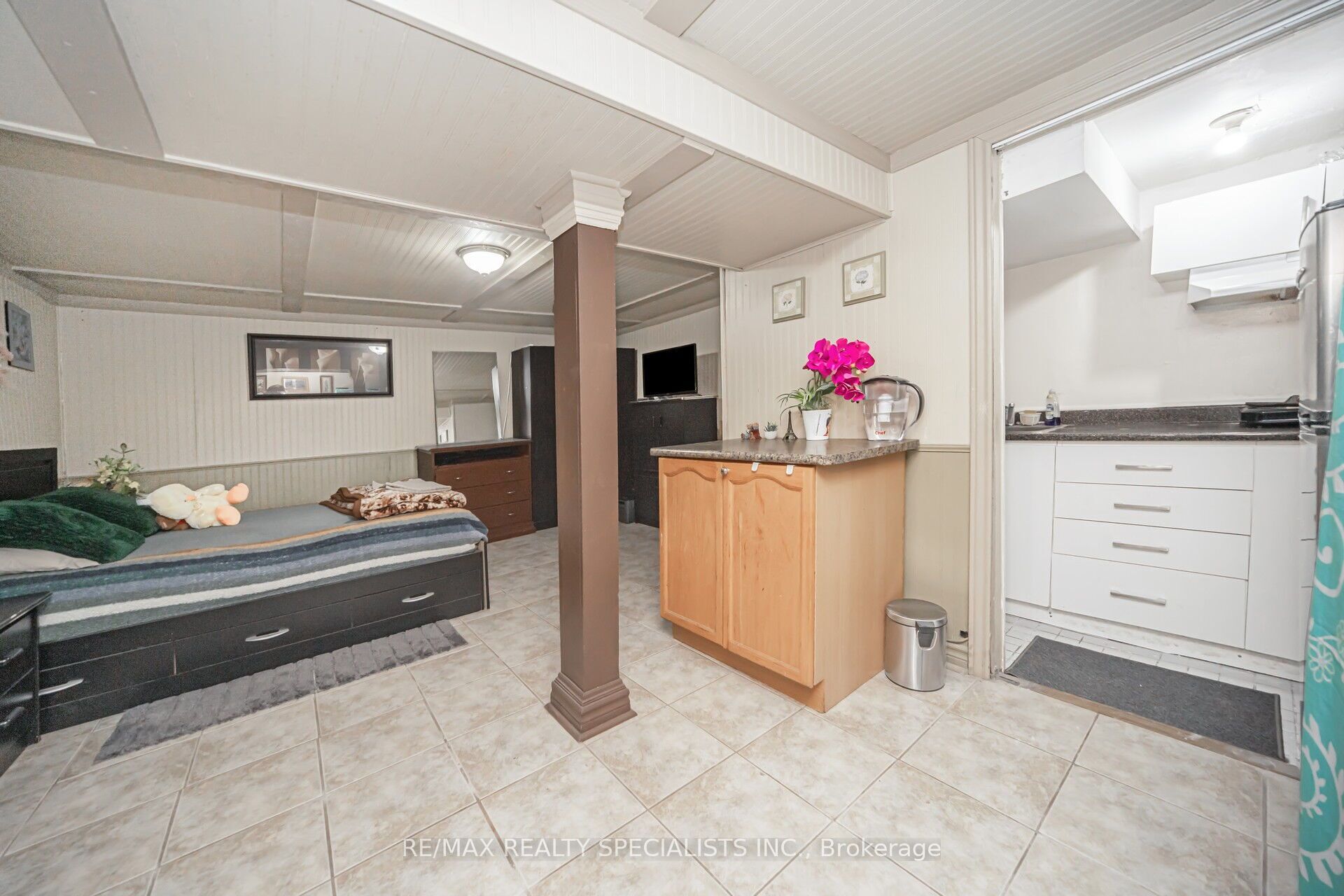 144 Fleetwood Crescent Property Photo 36