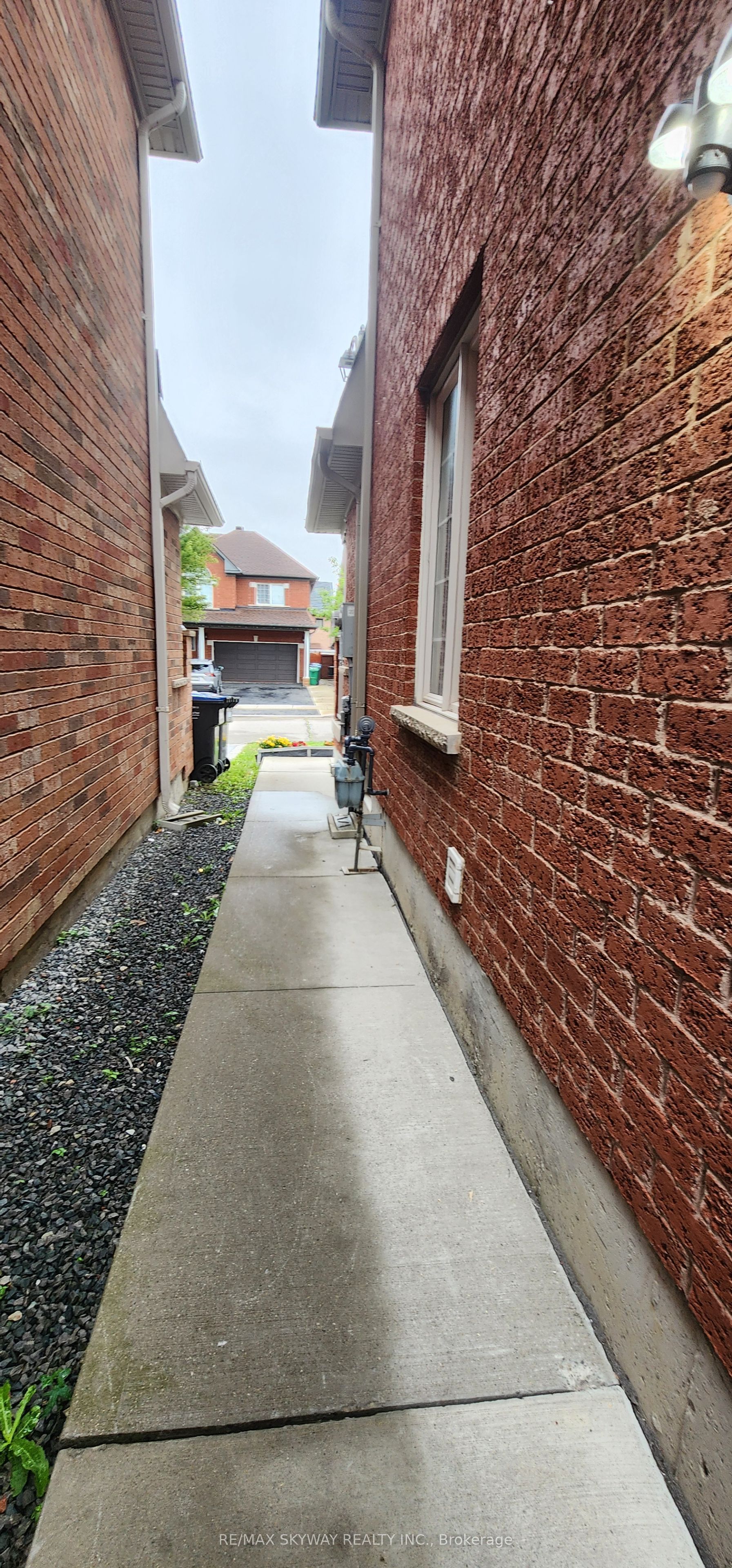 68 Cobblehill Crescent Property Photo 2