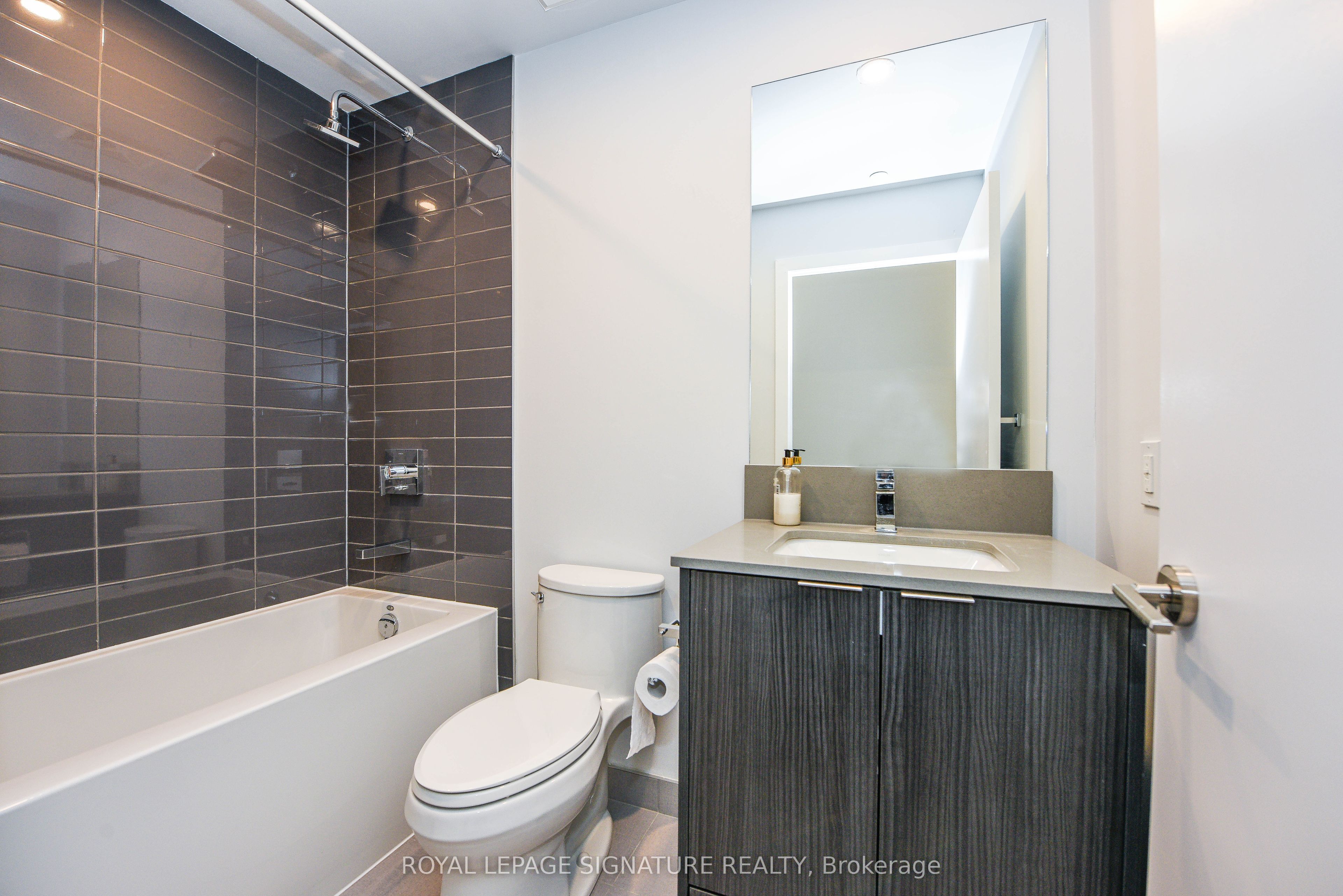 430 E Square One Drive E 505 Property Photo 17