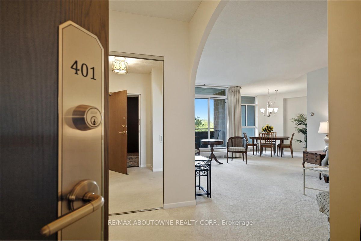 5250 Lakeshore Road 401 Property Photo 1