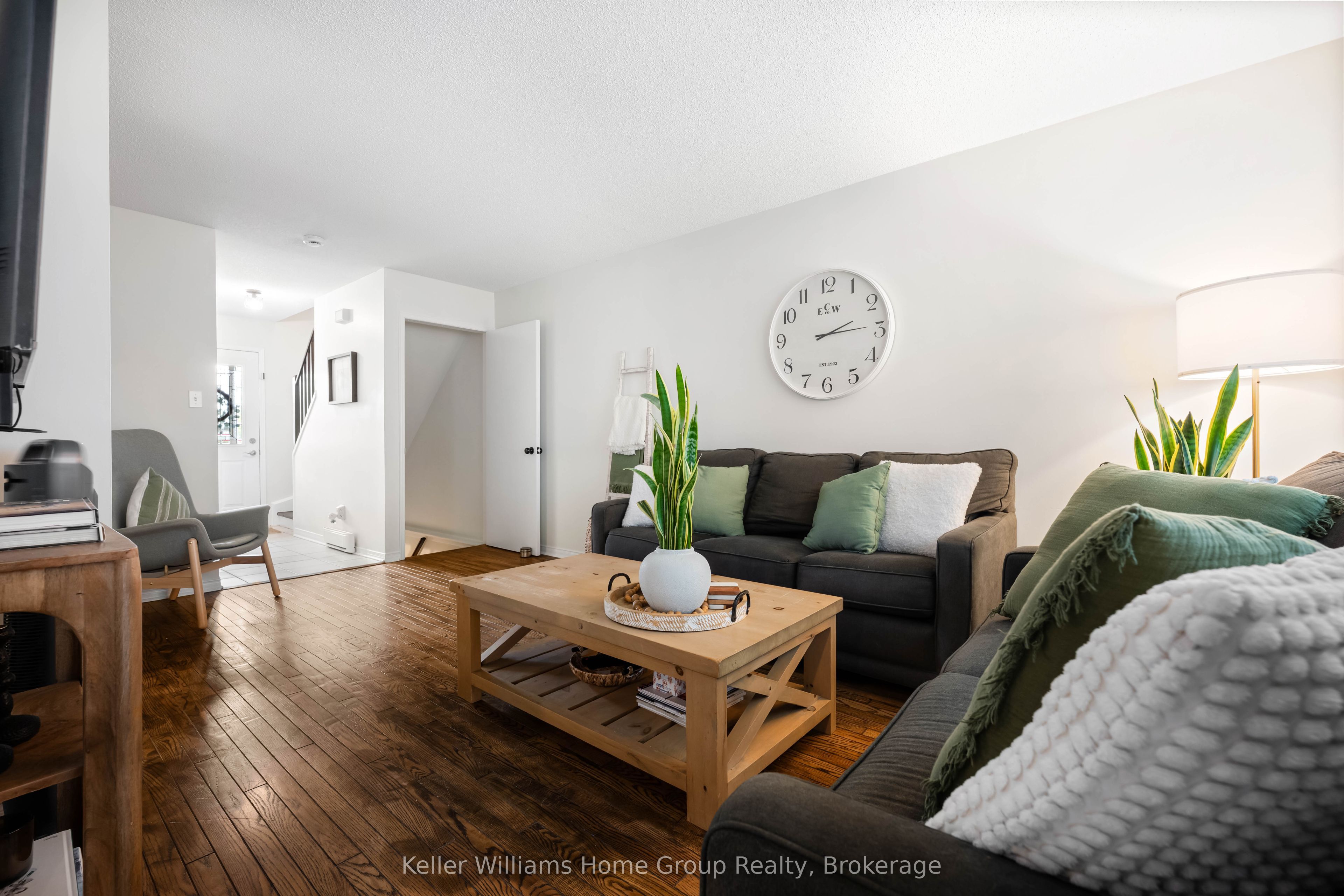 90 Lawrence Avenue 67 Property Photo 15