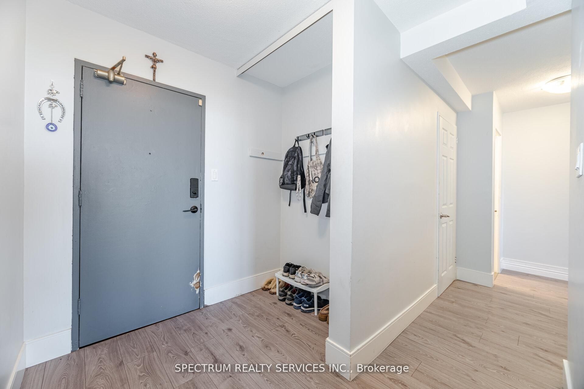 85 Emmett Avenue 1210 Property Photo 8