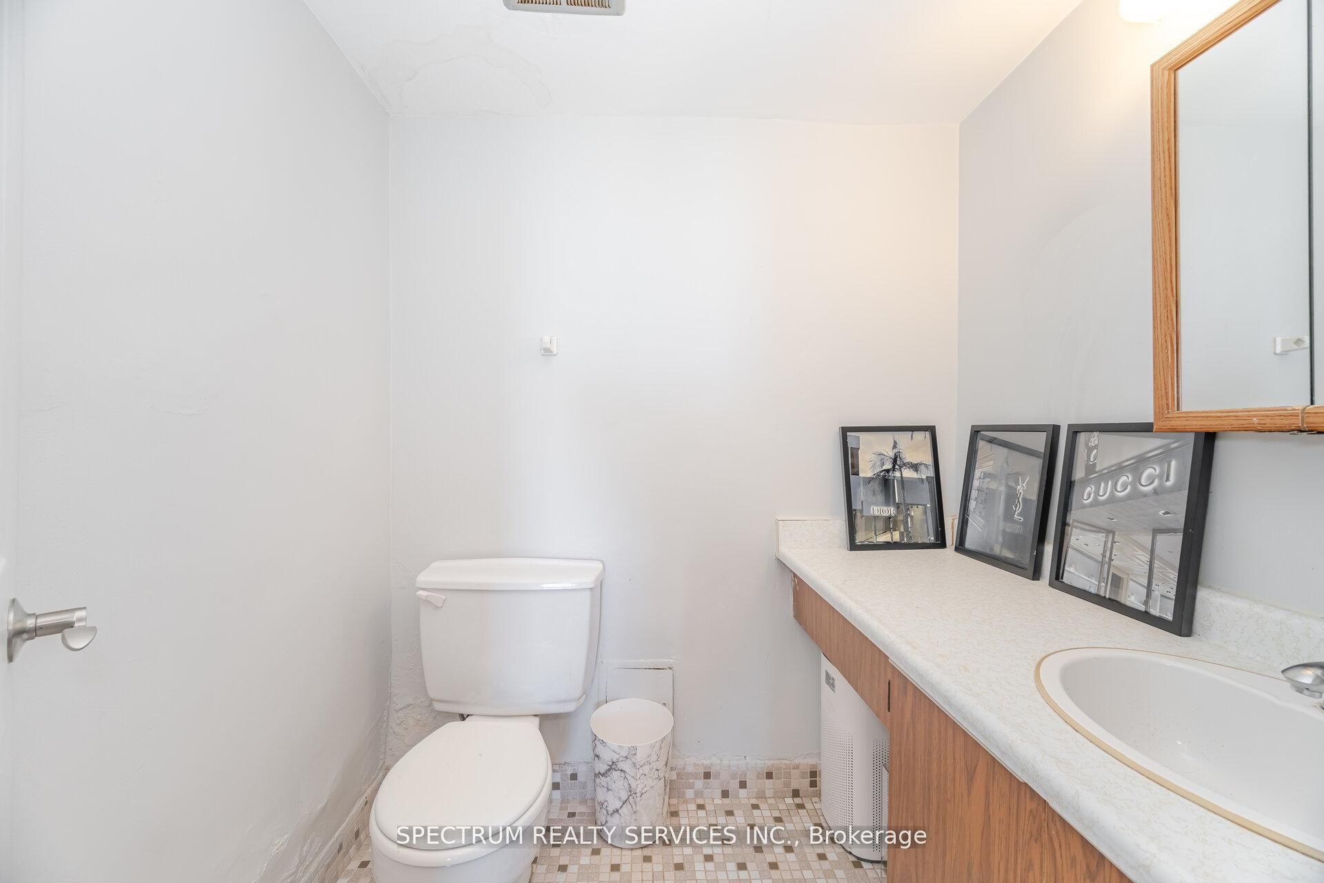 85 Emmett Avenue 1210 Property Photo 25
