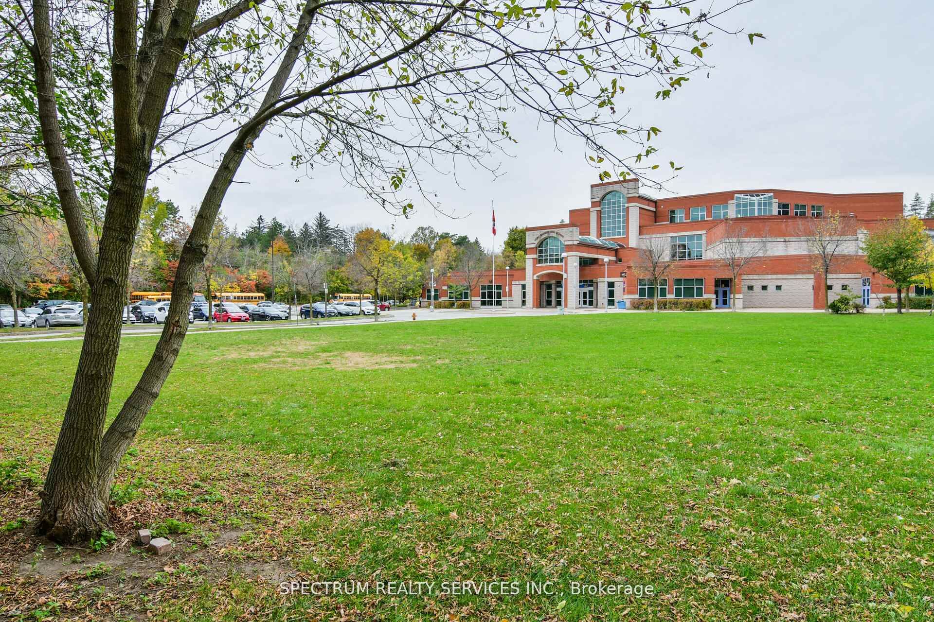 85 Emmett Avenue 1210 Property Photo 45