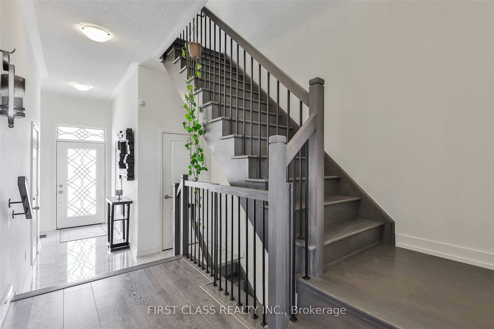3211 Mintwood Circle Property Photo 4