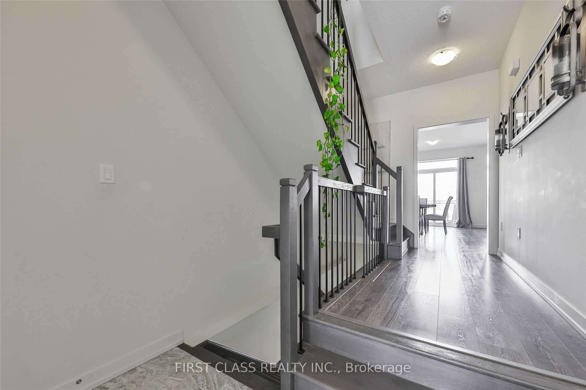3211 Mintwood Circle Property Photo 7