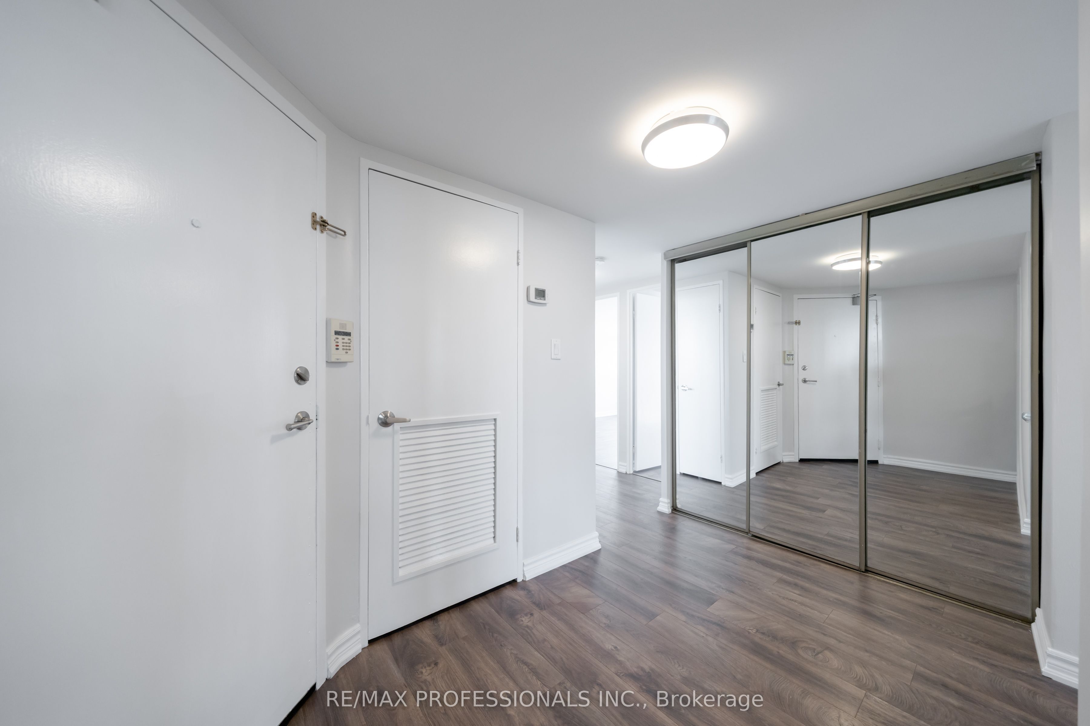 1333 Bloor Street 1204 Property Photo 6