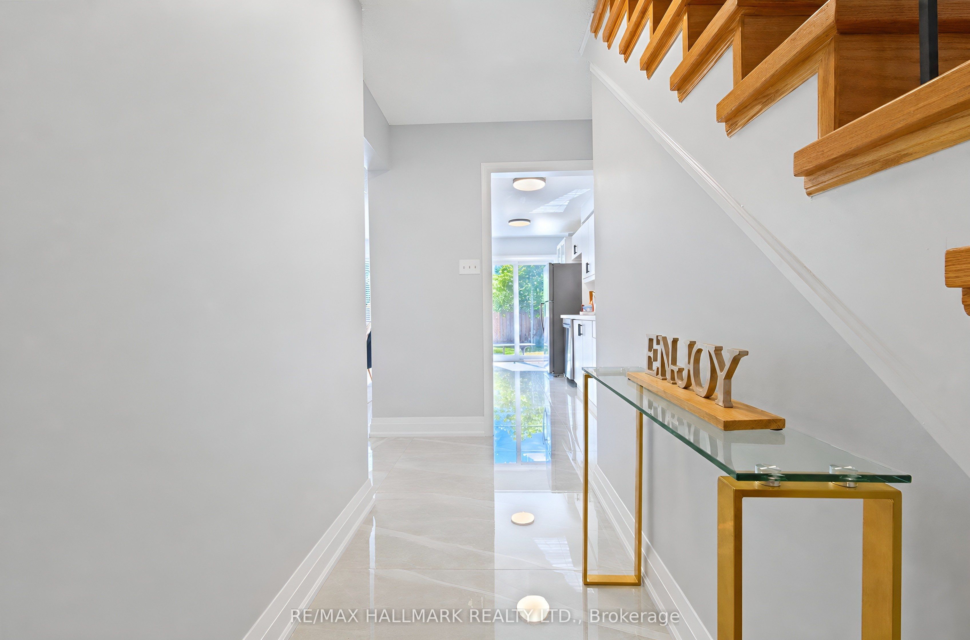 21 Penguin Lane Property Photo 5