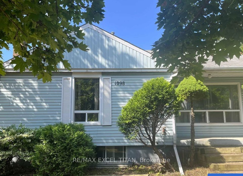 1098 Kent Avenue Property Photo 1
