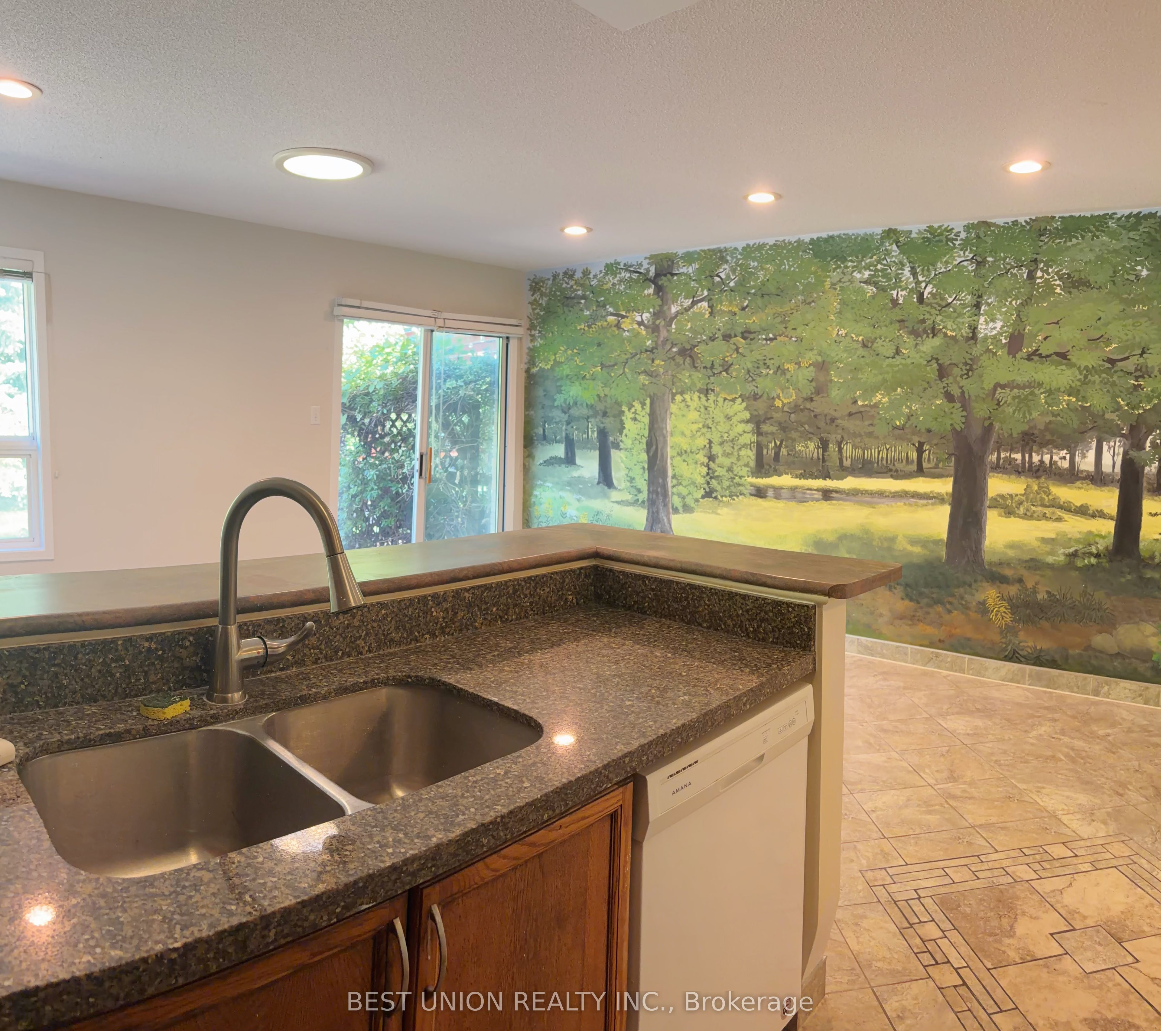 2864 Westbury Court Property Photo 6