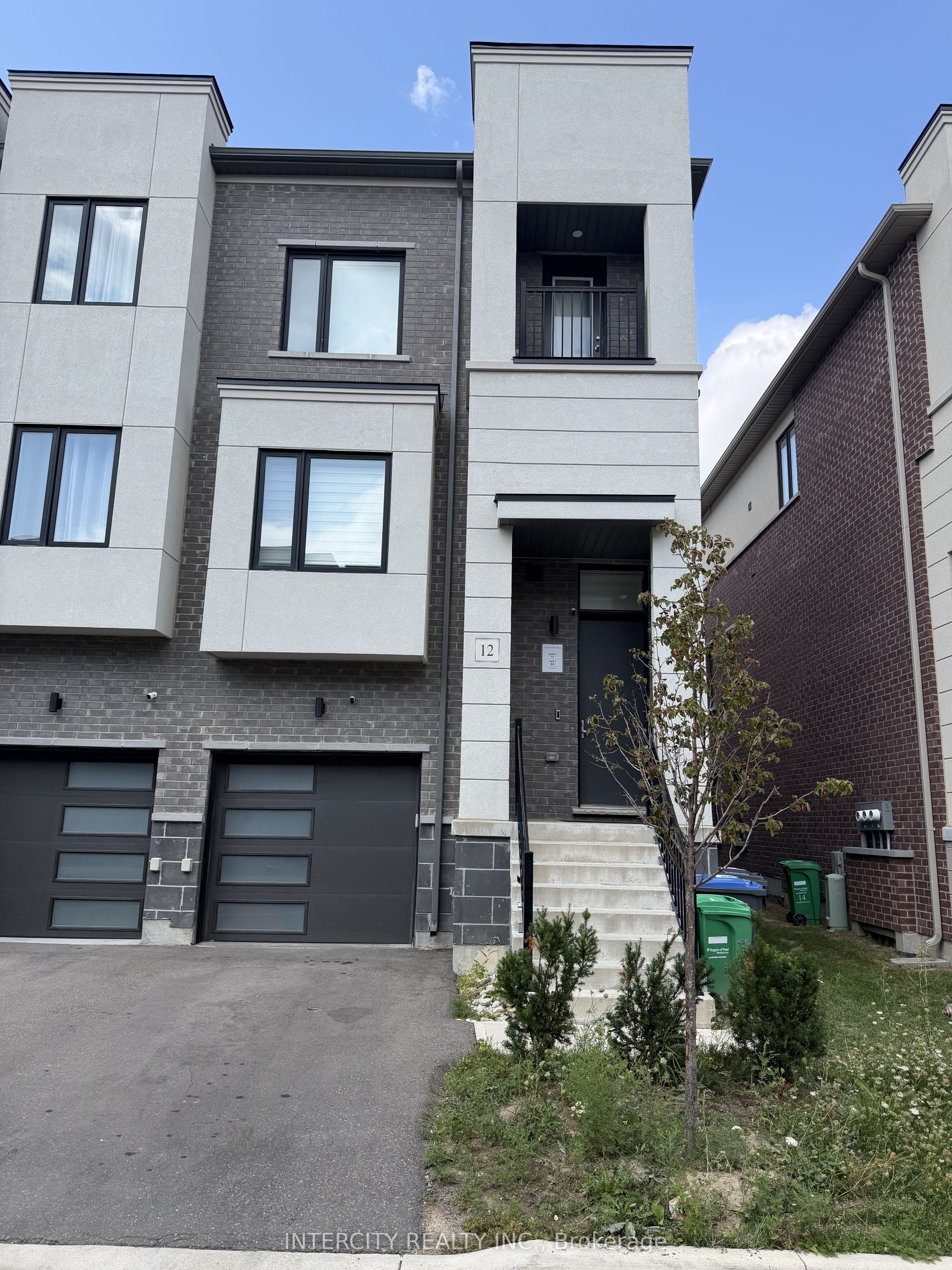12 Heathrow Lane Property Photo 1