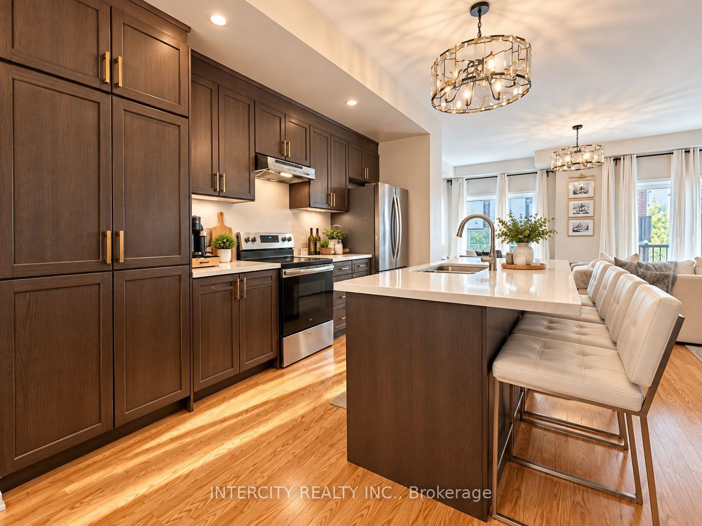 12 Heathrow Lane Property Photo 4