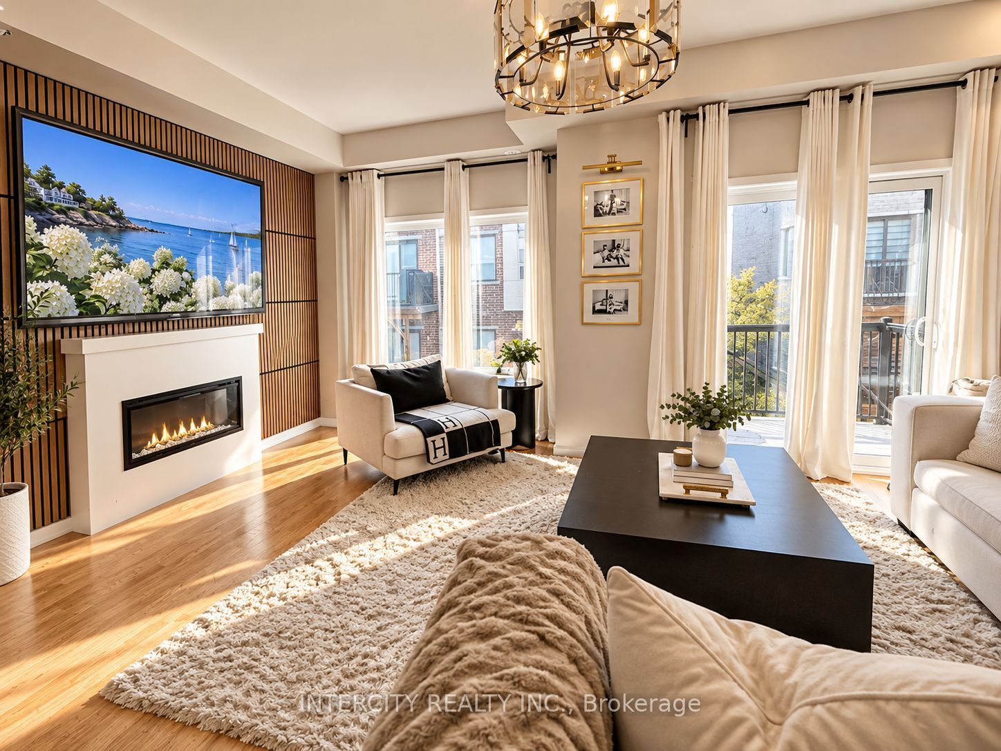 12 Heathrow Lane Property Photo 8