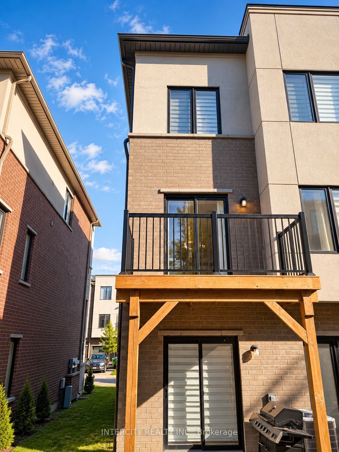 12 Heathrow Lane Property Photo 21