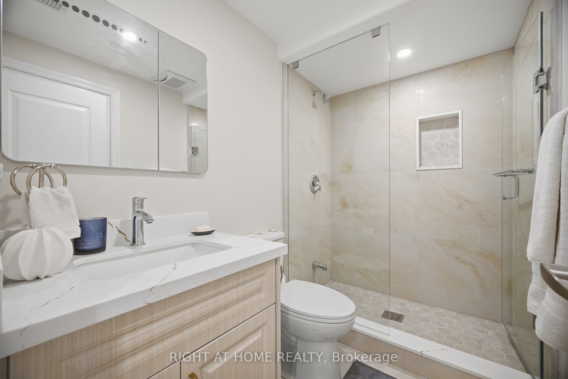 183 Kaitting Trail Property Photo 41