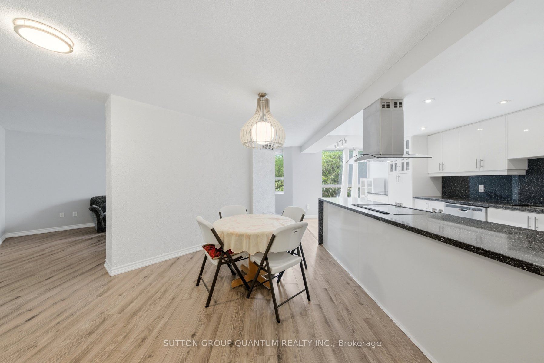 3650 Kaneff Crescent 304 Property Photo 12