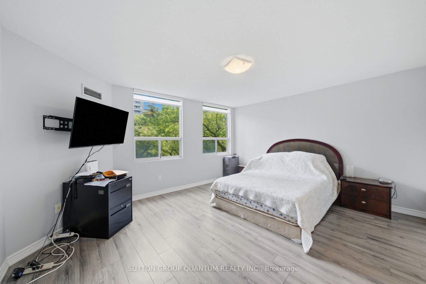 3650 Kaneff Crescent 304 Property Photo 19