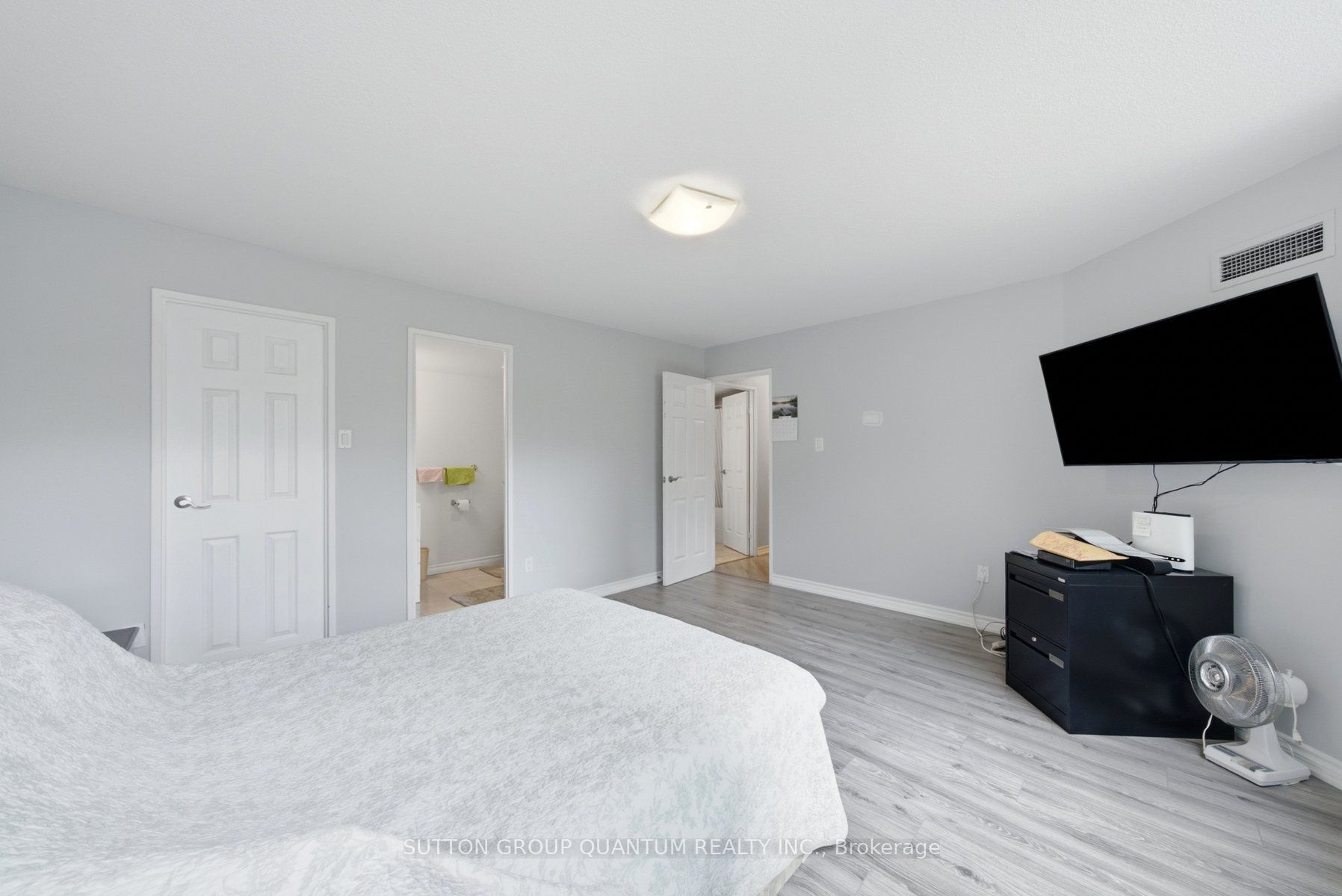 3650 Kaneff Crescent 304 Property Photo 20
