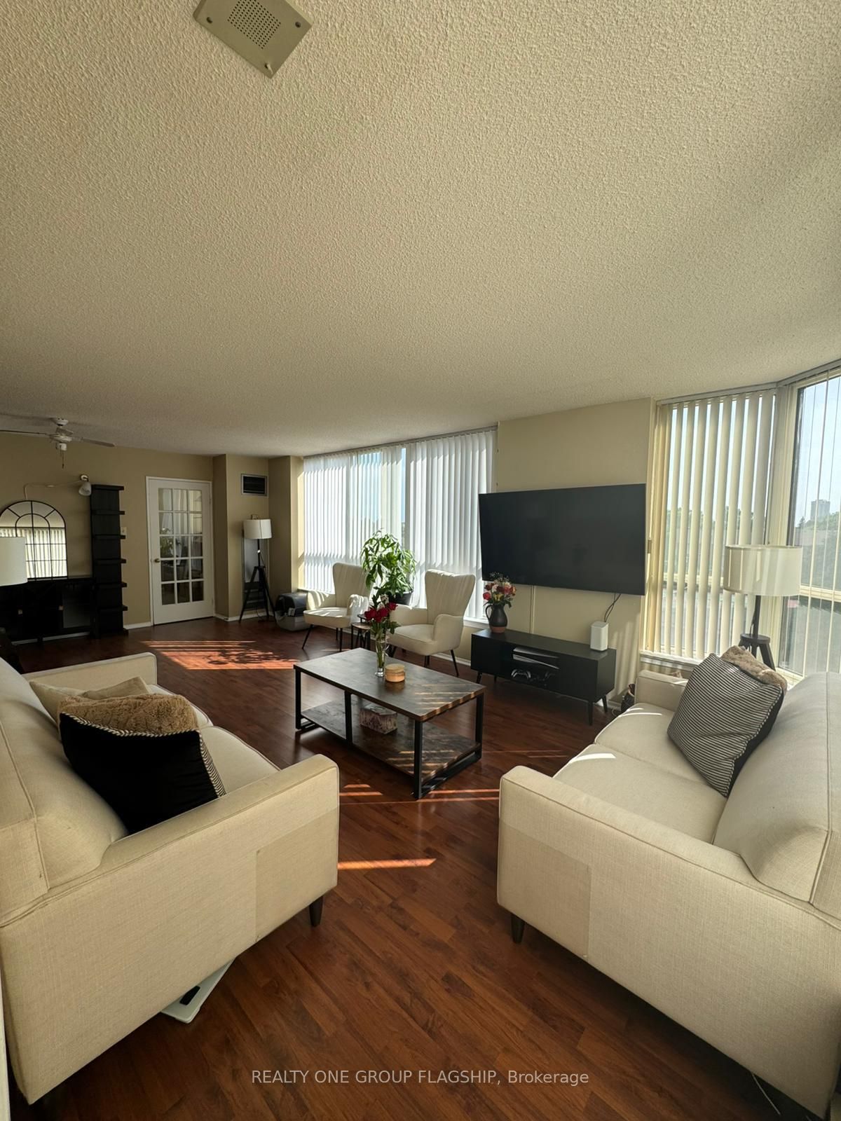 55 Elm Drive 604 Property Photo 6