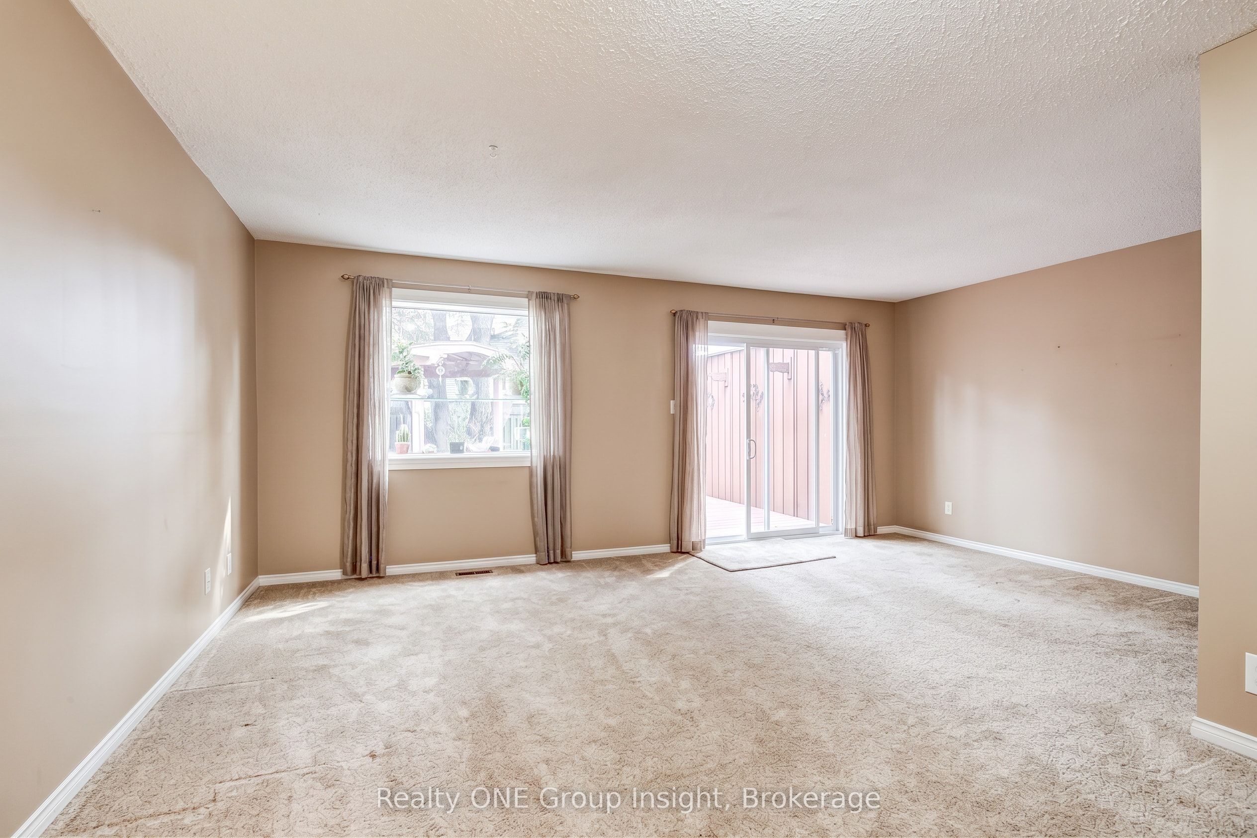 2713 Andorra Circle Property Photo 2