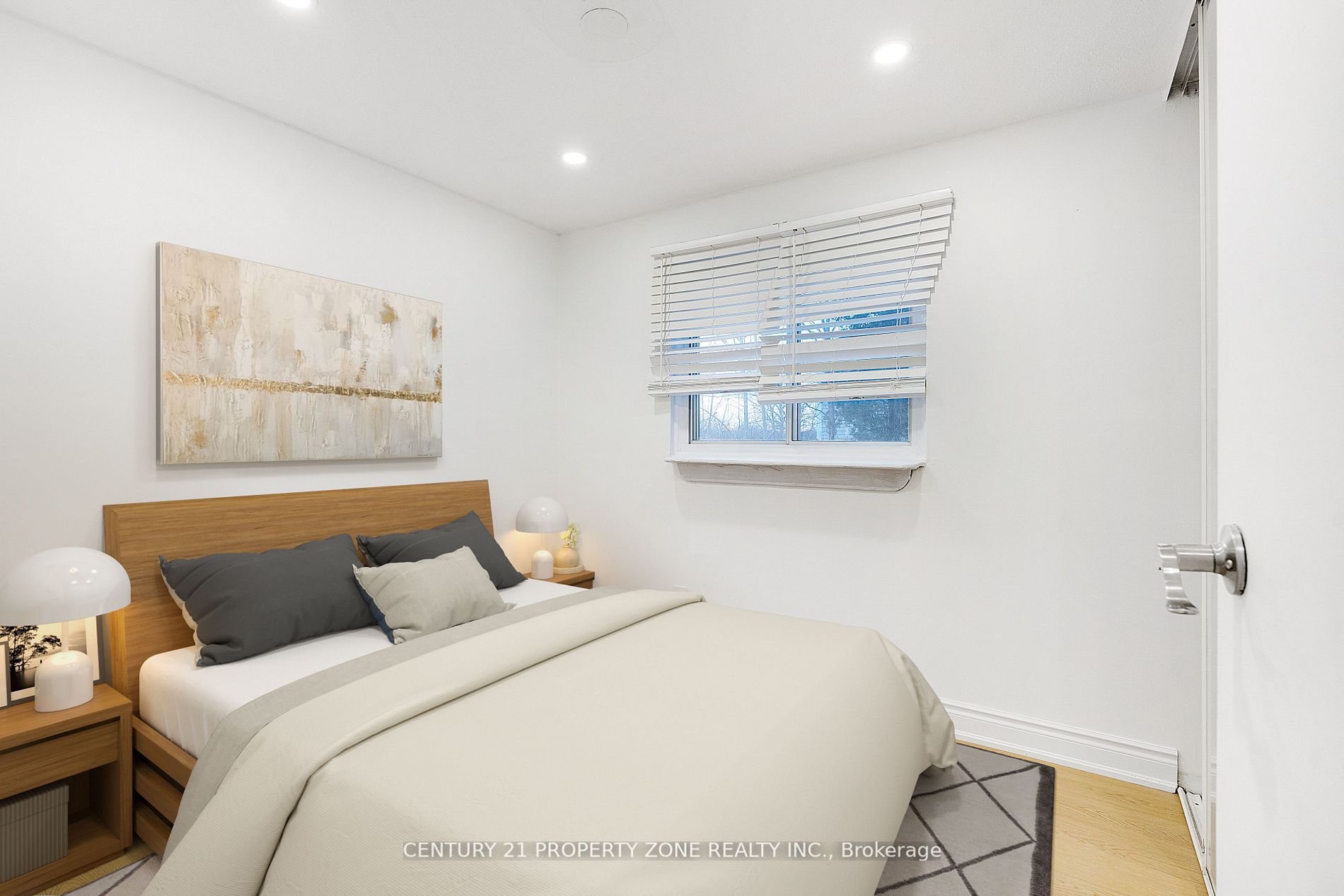 96 Centre Street N Property Photo 3