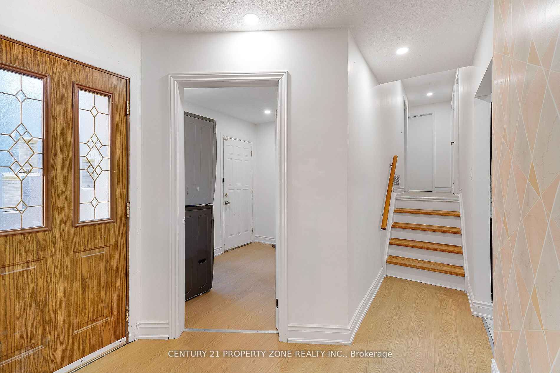 96 Centre Street N Property Photo 7