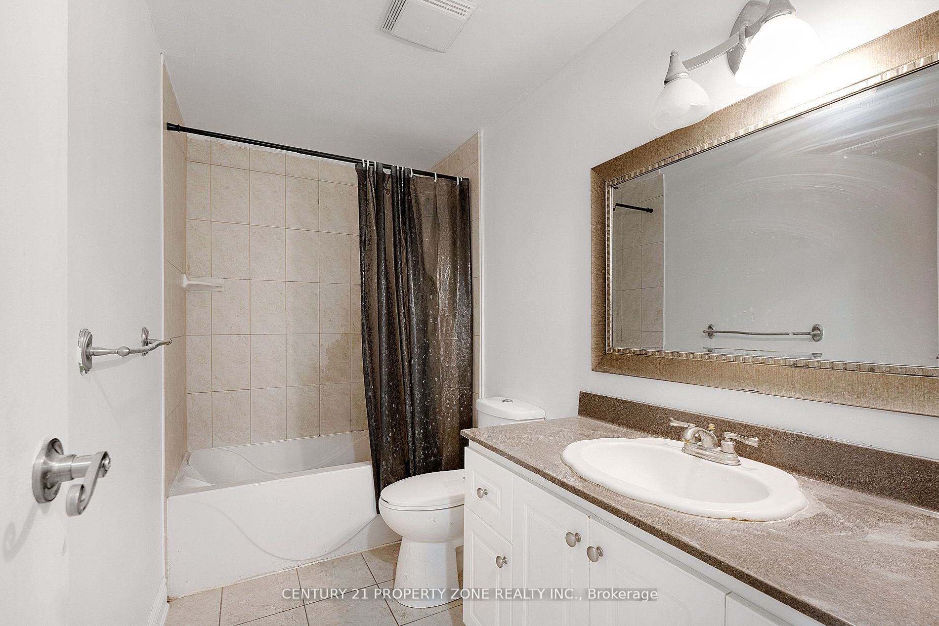 96 Centre Street N Property Photo 11