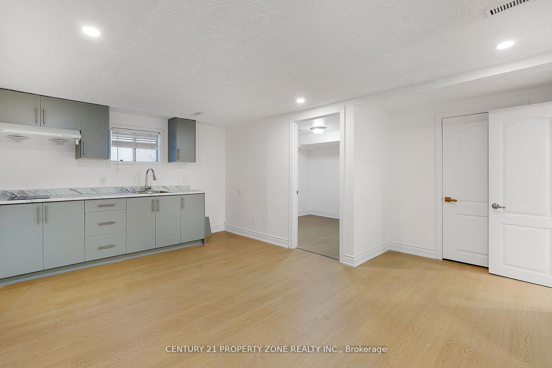 96 Centre Street N Property Photo 13