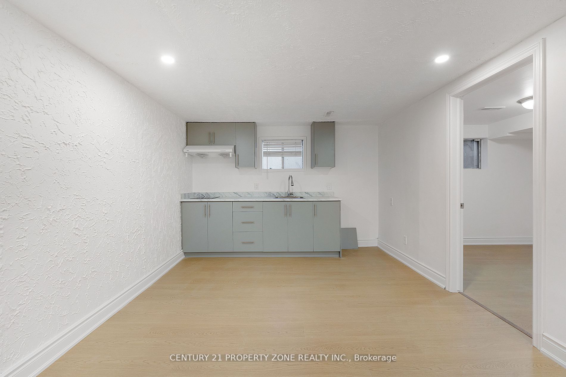 96 Centre Street N Property Photo 14