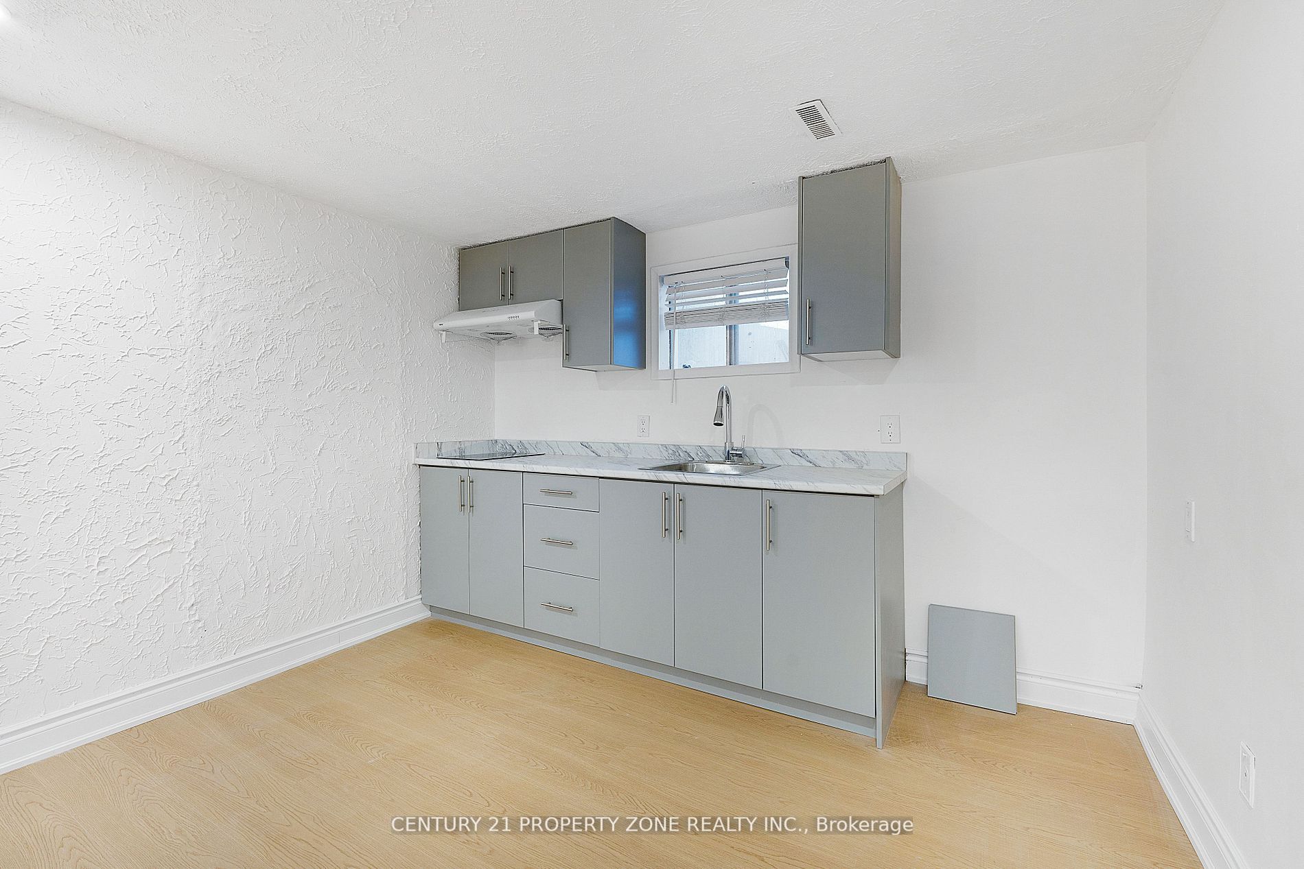 96 Centre Street N Property Photo 15