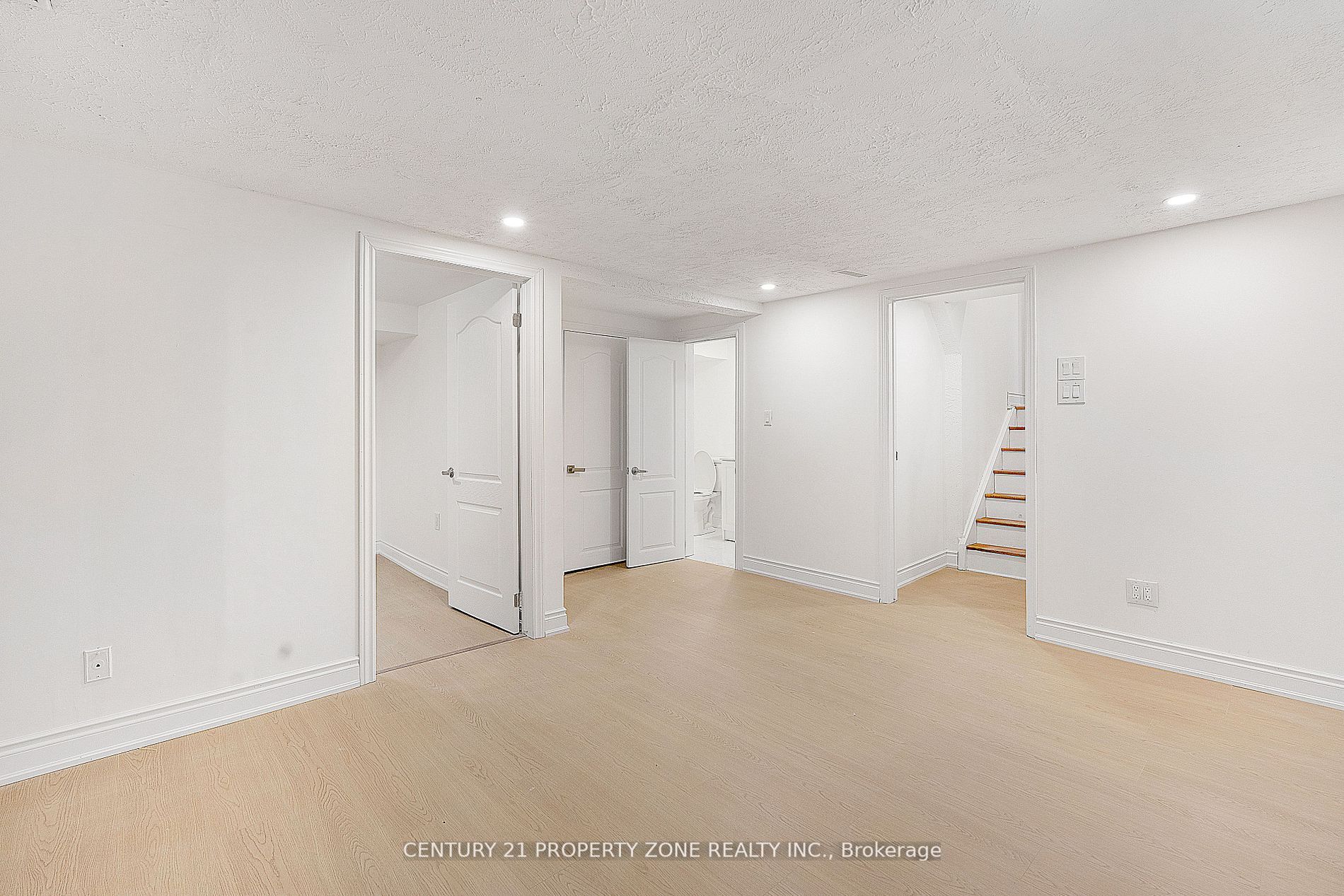 96 Centre Street N Property Photo 16