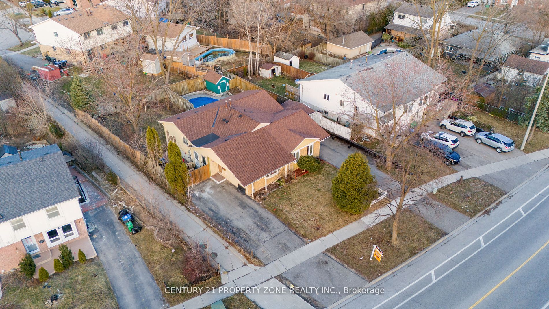 96 Centre Street N Property Photo 22