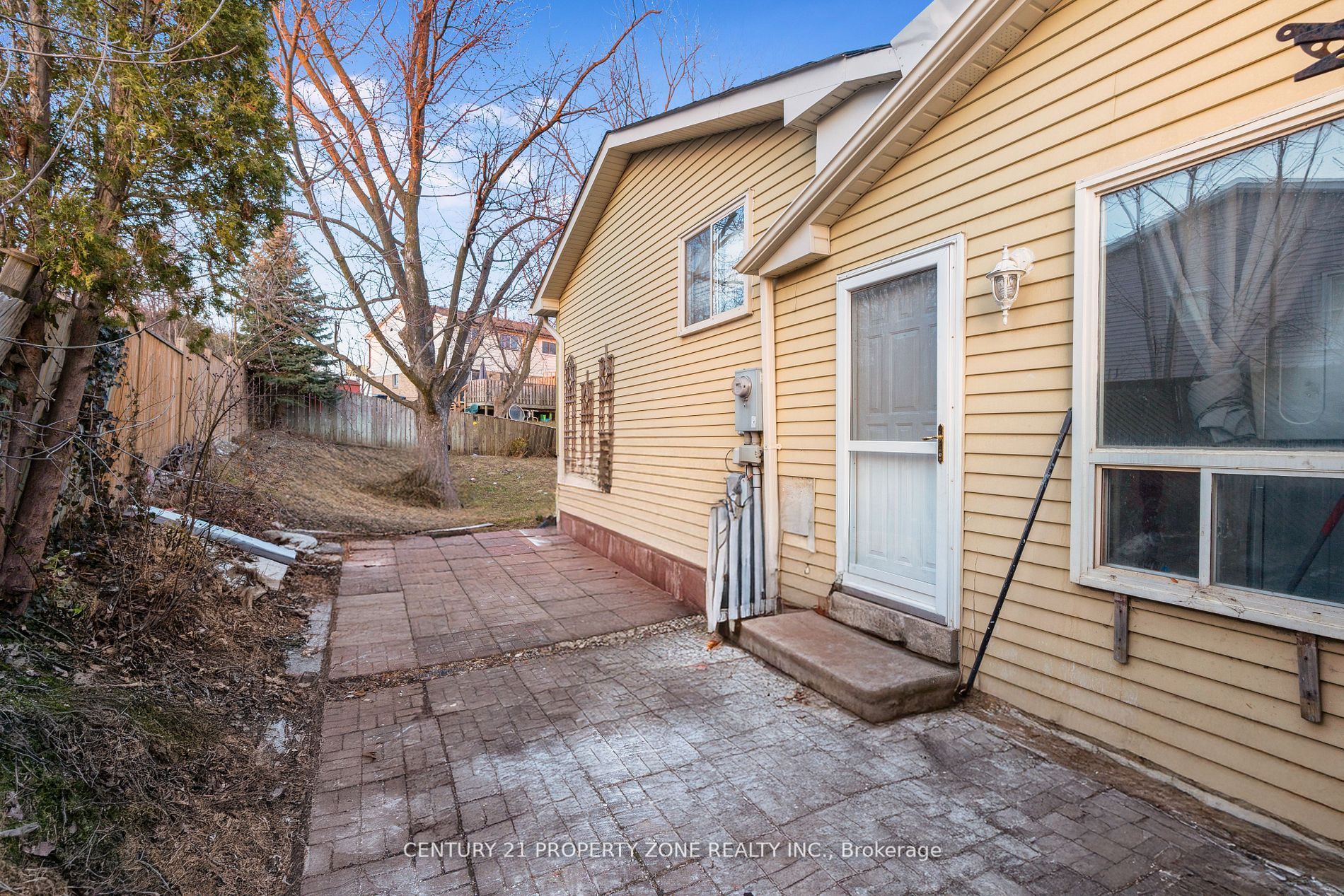 96 Centre Street N Property Photo 28