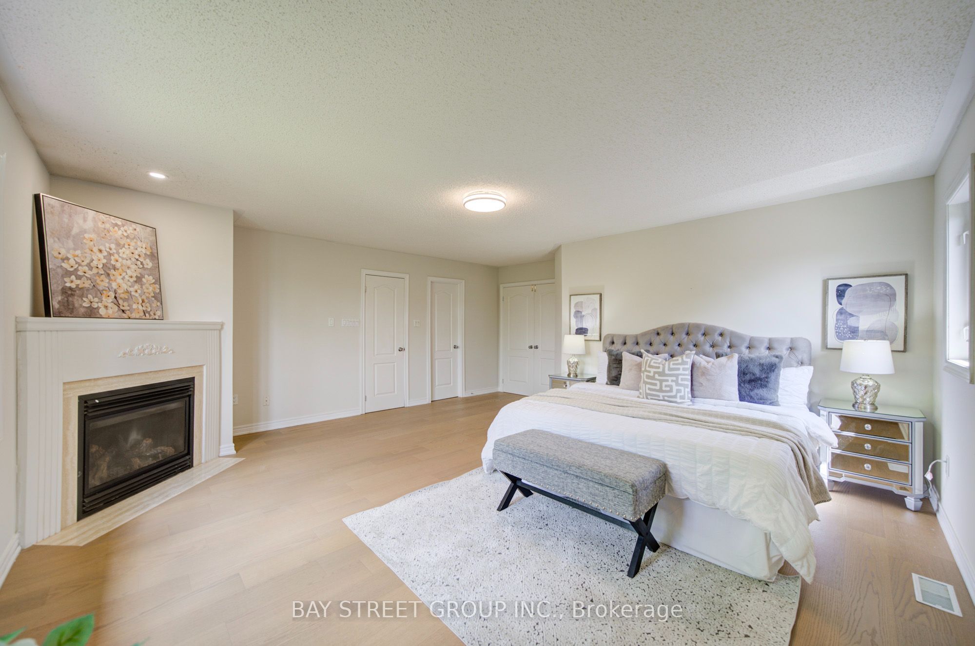 2422 Hertfordshire Way Property Photo 27