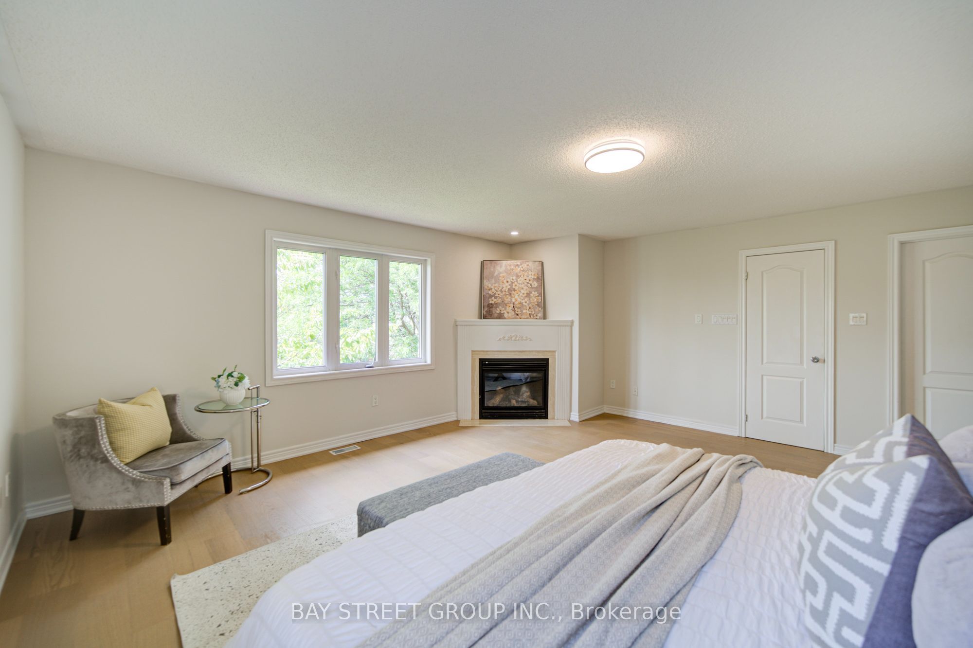 2422 Hertfordshire Way Property Photo 28