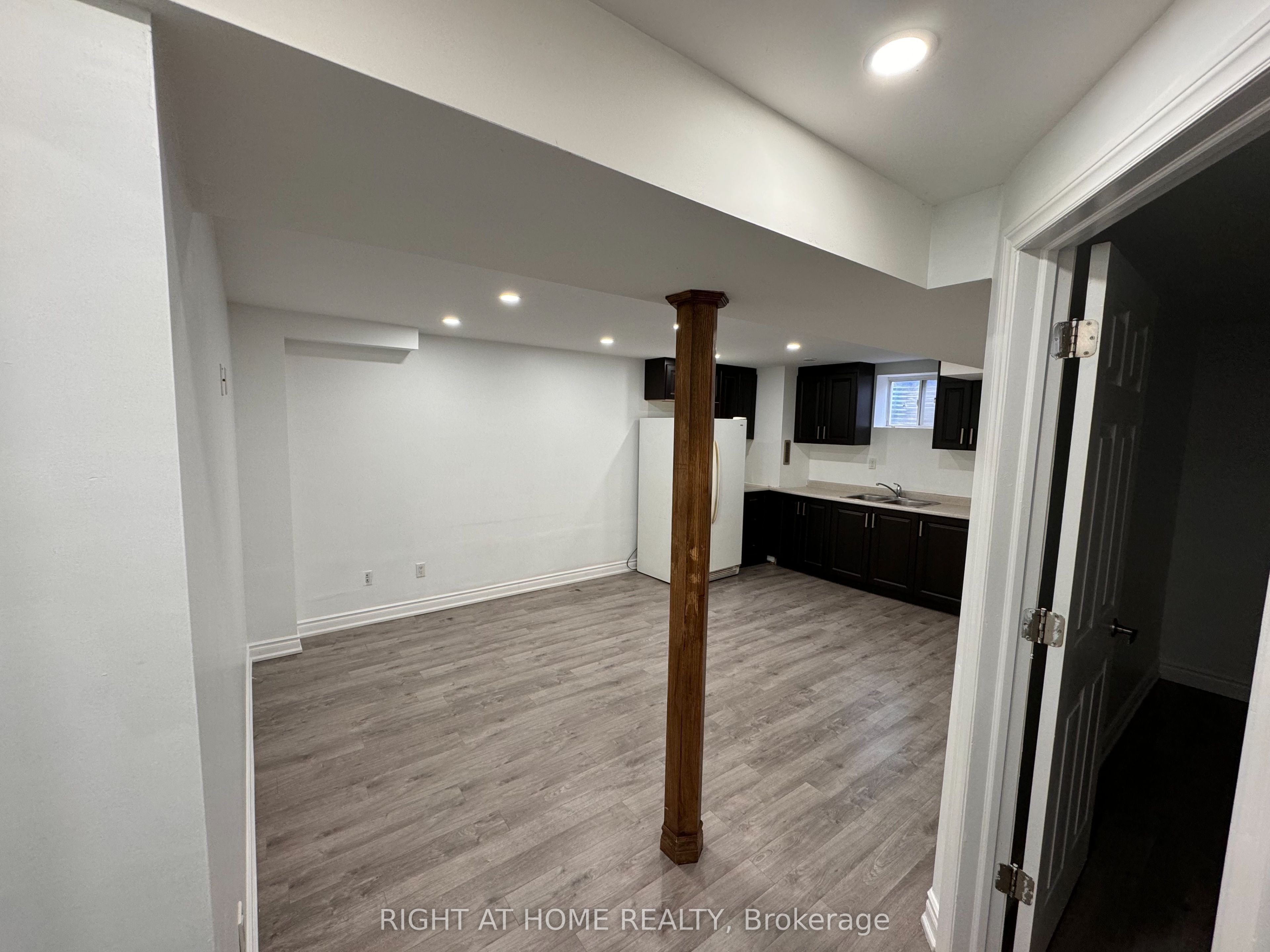 898 Philbrook Drive Property Photo 4