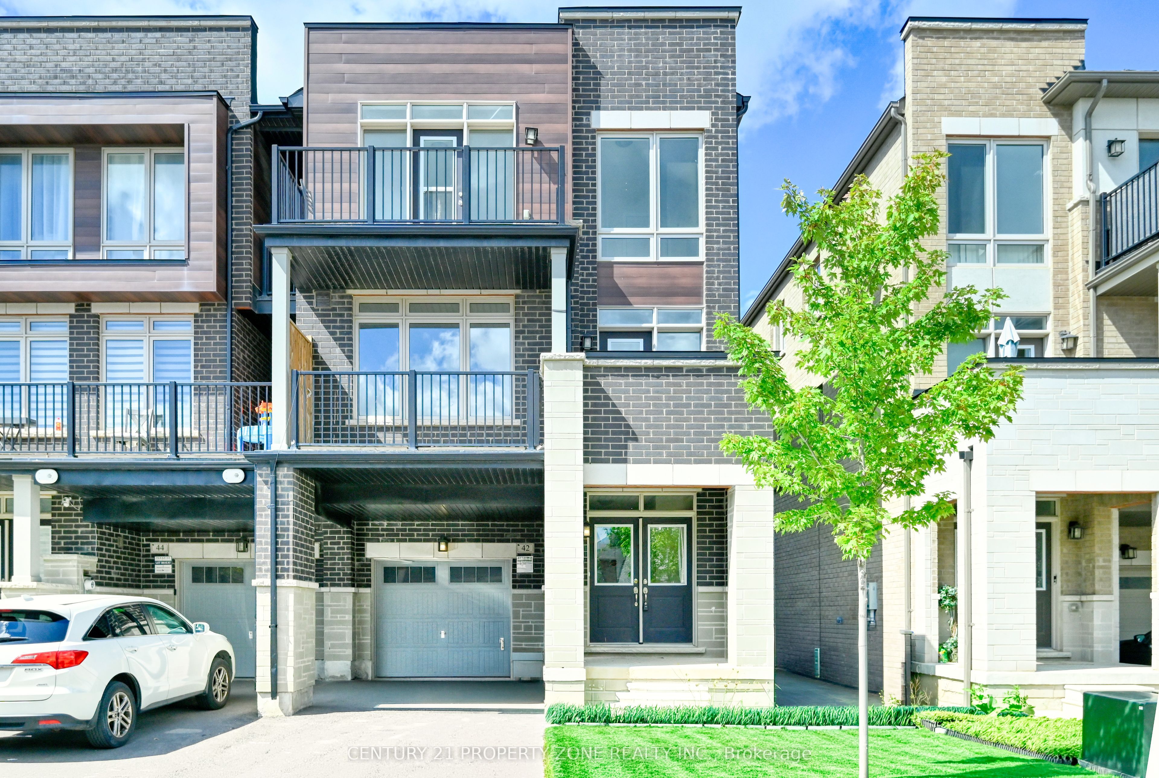42 Donald Ficht Crescent Property Photo 1