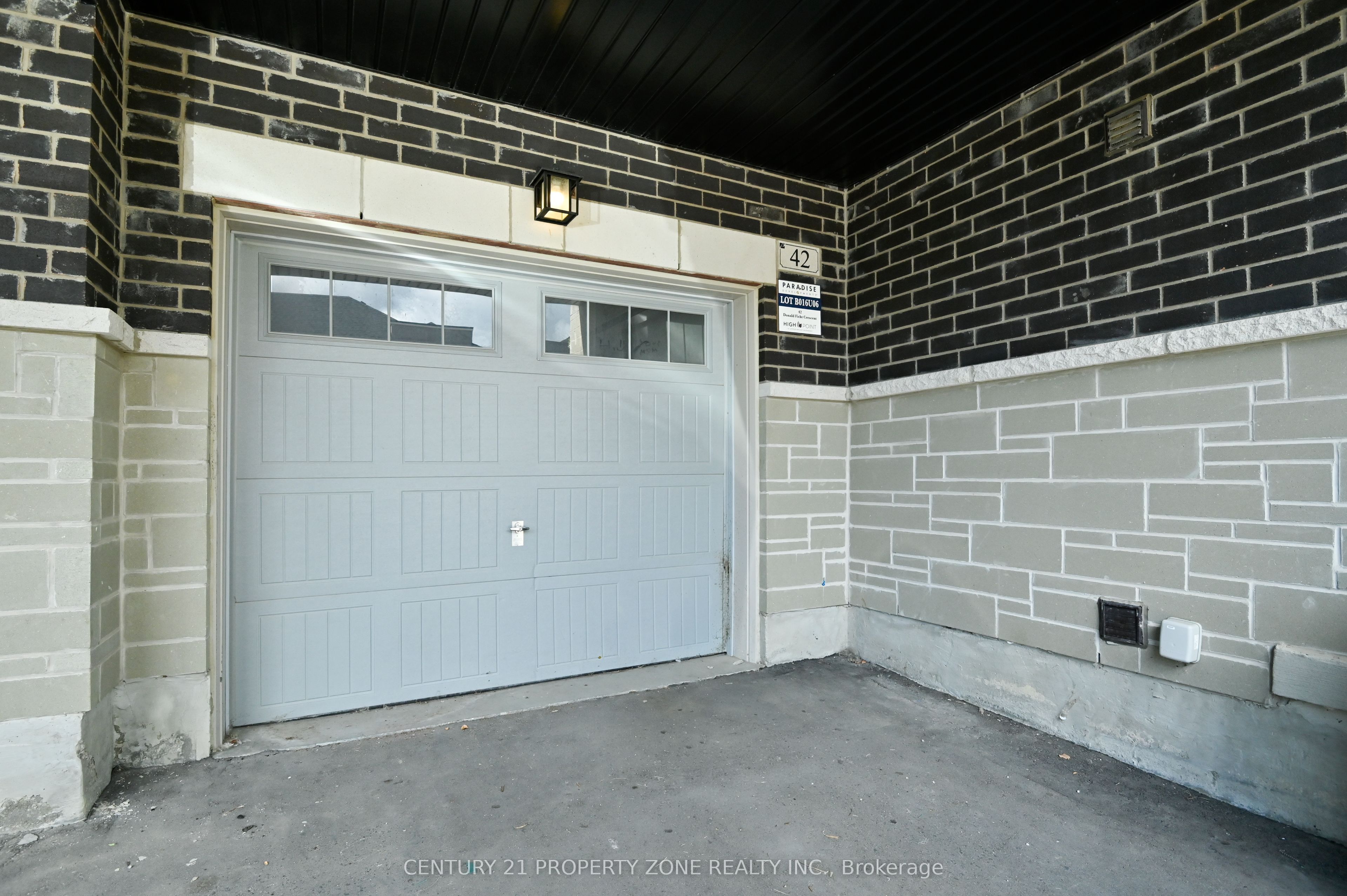 42 Donald Ficht Crescent Property Photo 4