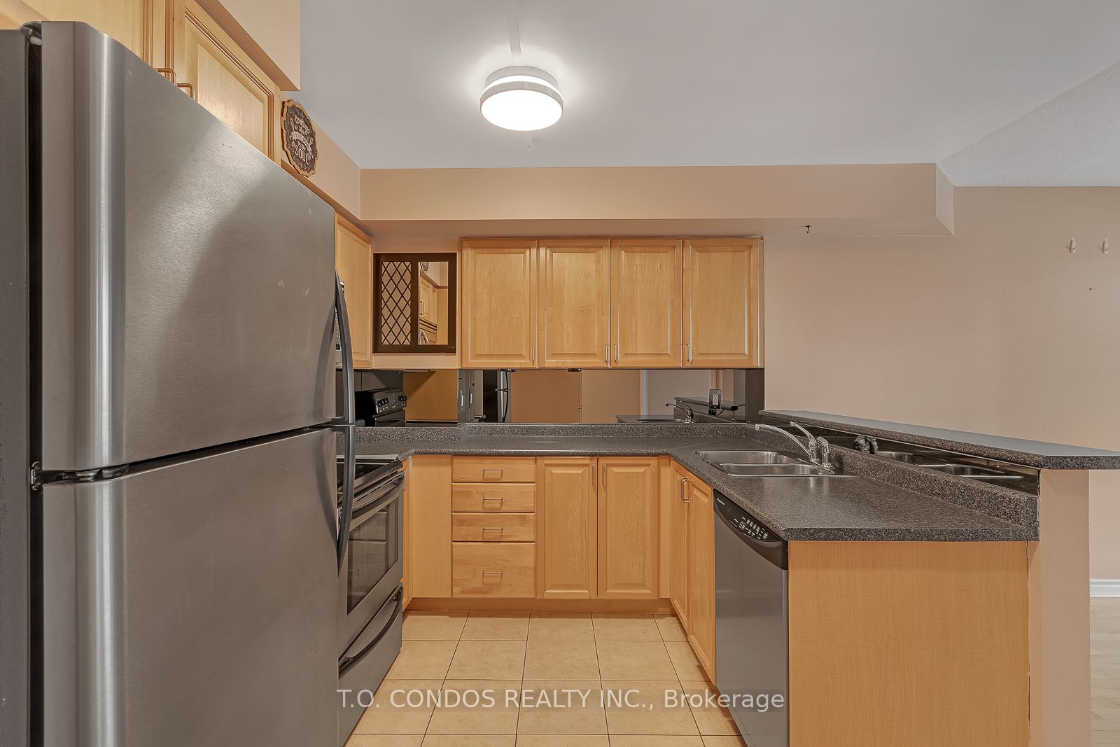 33 Elm Drive W 906 Property Photo 5