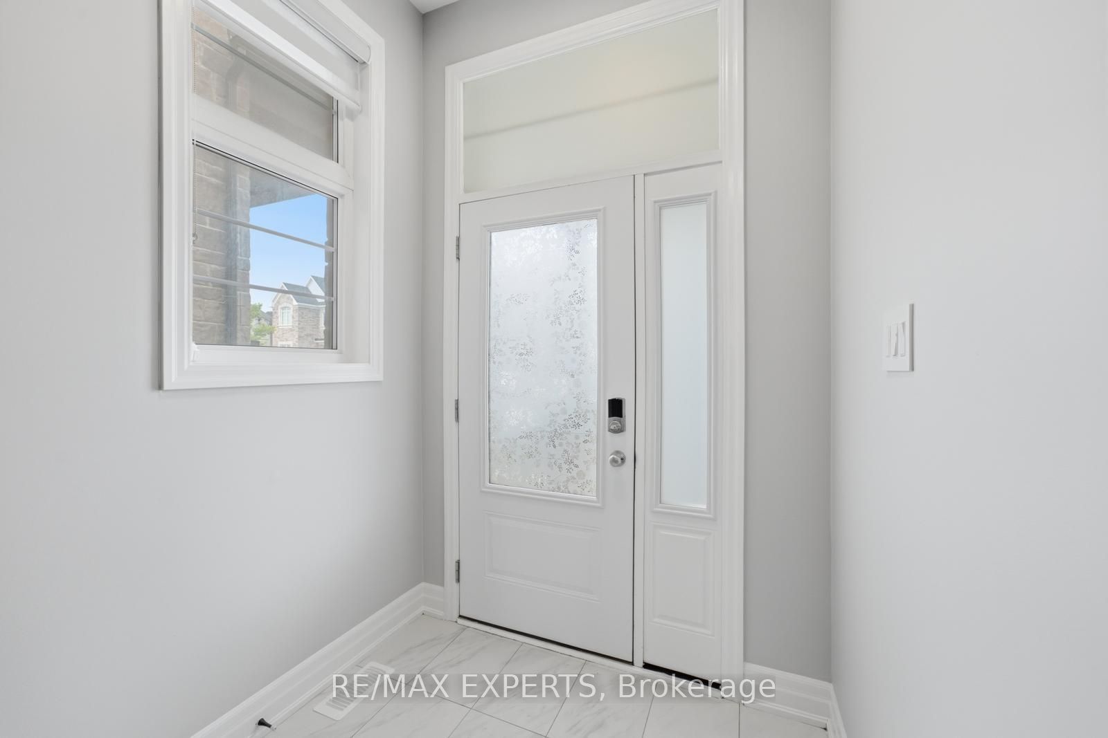 1296 Aymond Crescent W Property Photo 3