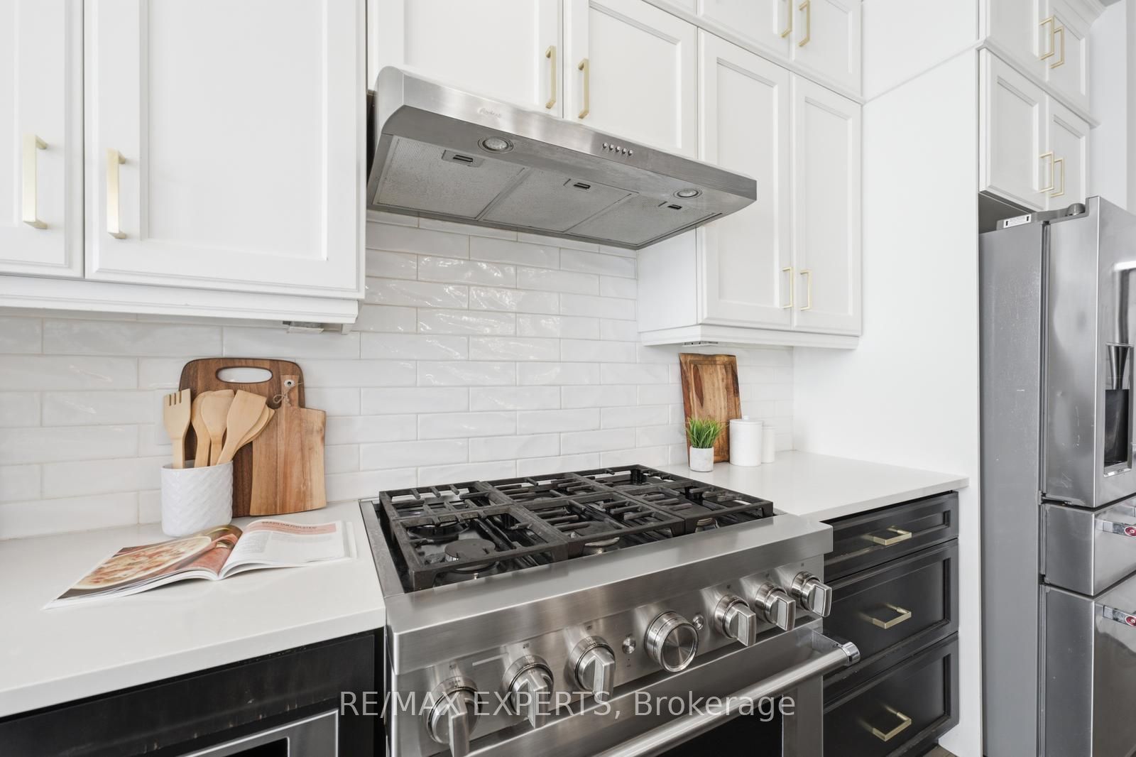1296 Aymond Crescent W Property Photo 18