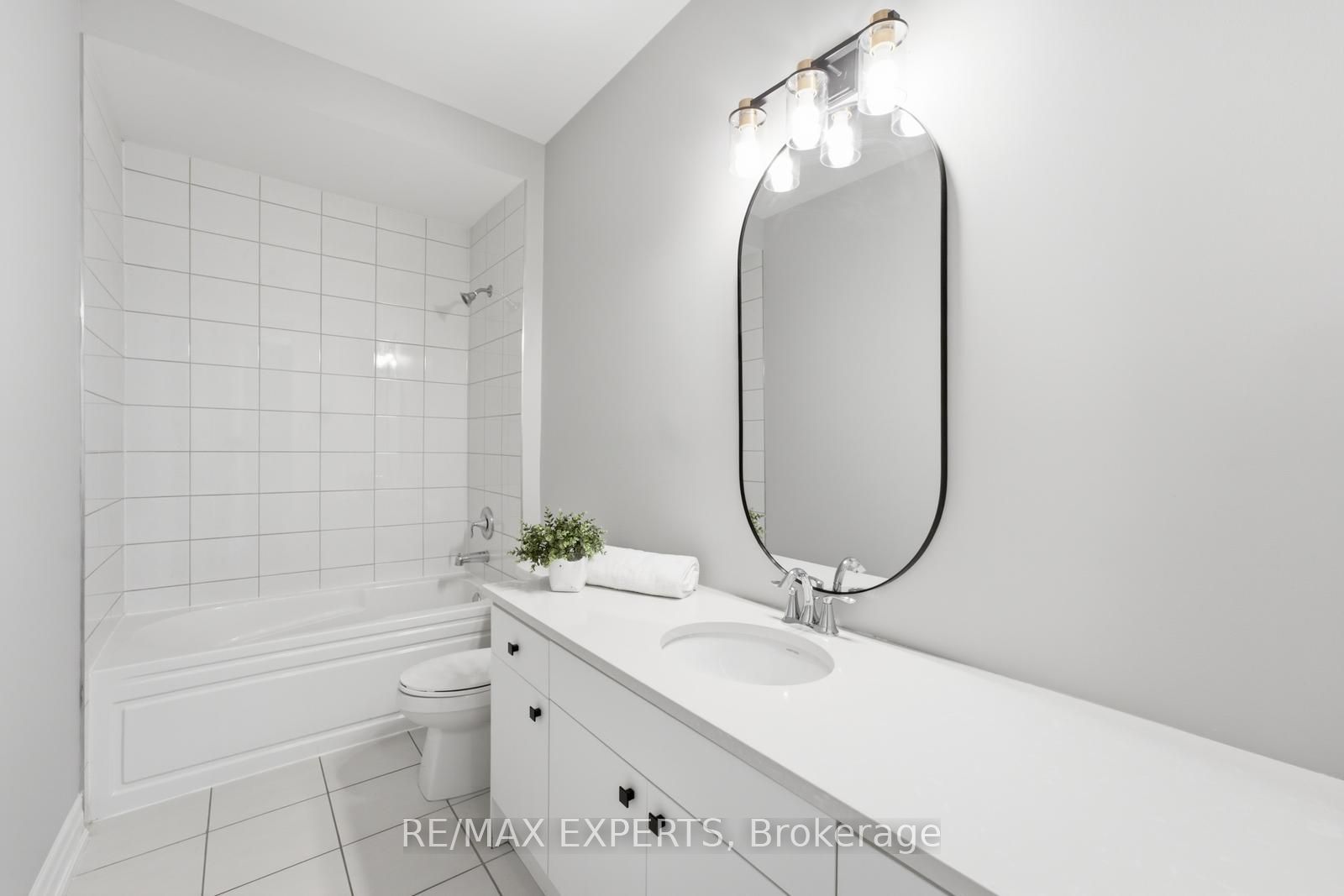 1296 Aymond Crescent W Property Photo 35