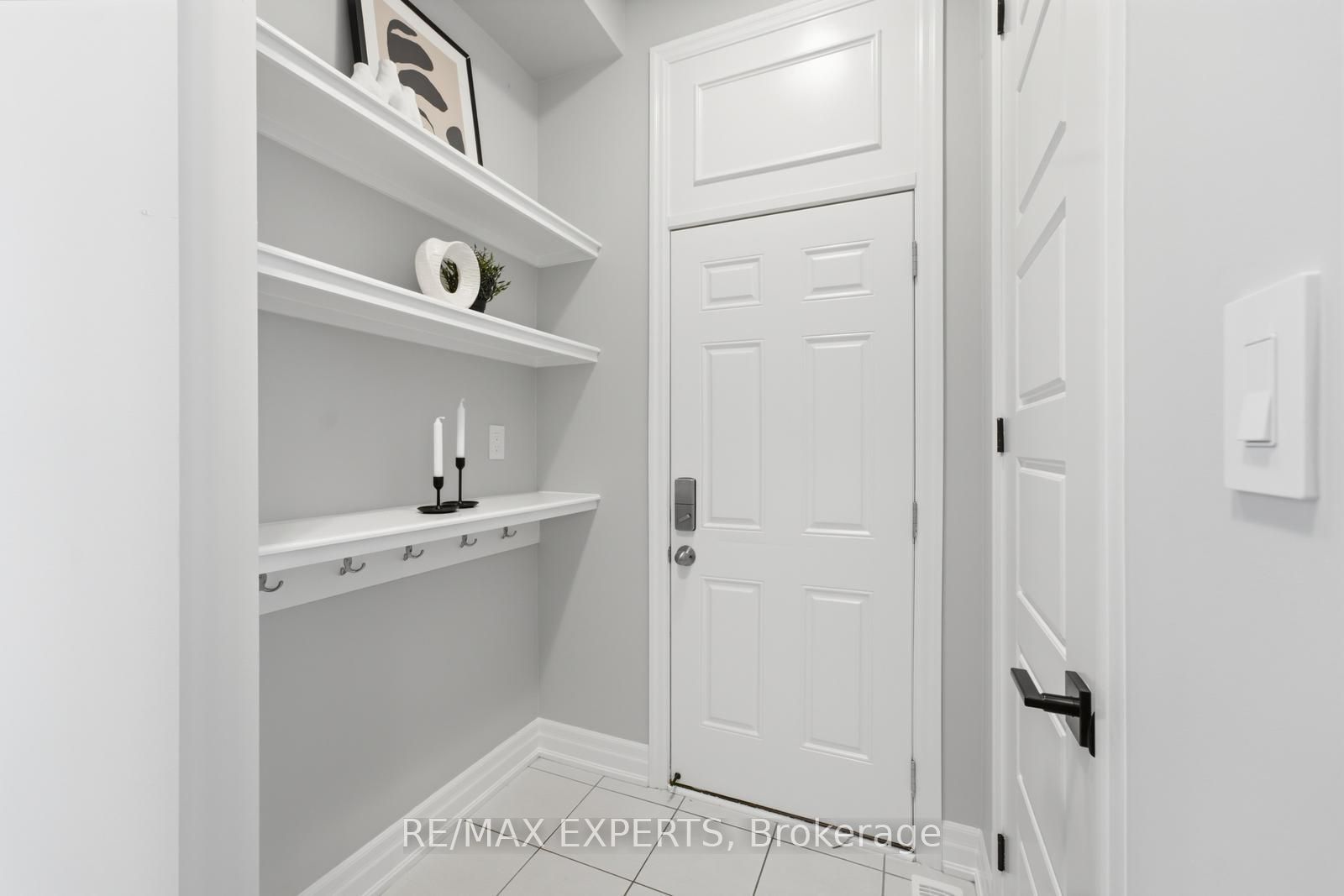 1296 Aymond Crescent W Property Photo 9