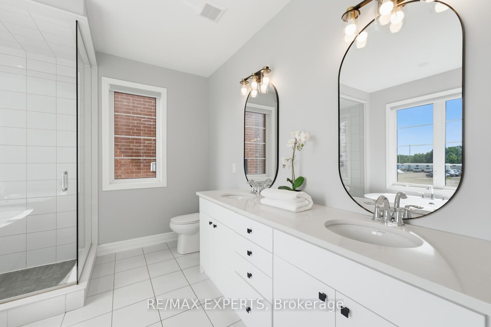 1296 Aymond Crescent W Property Photo 31