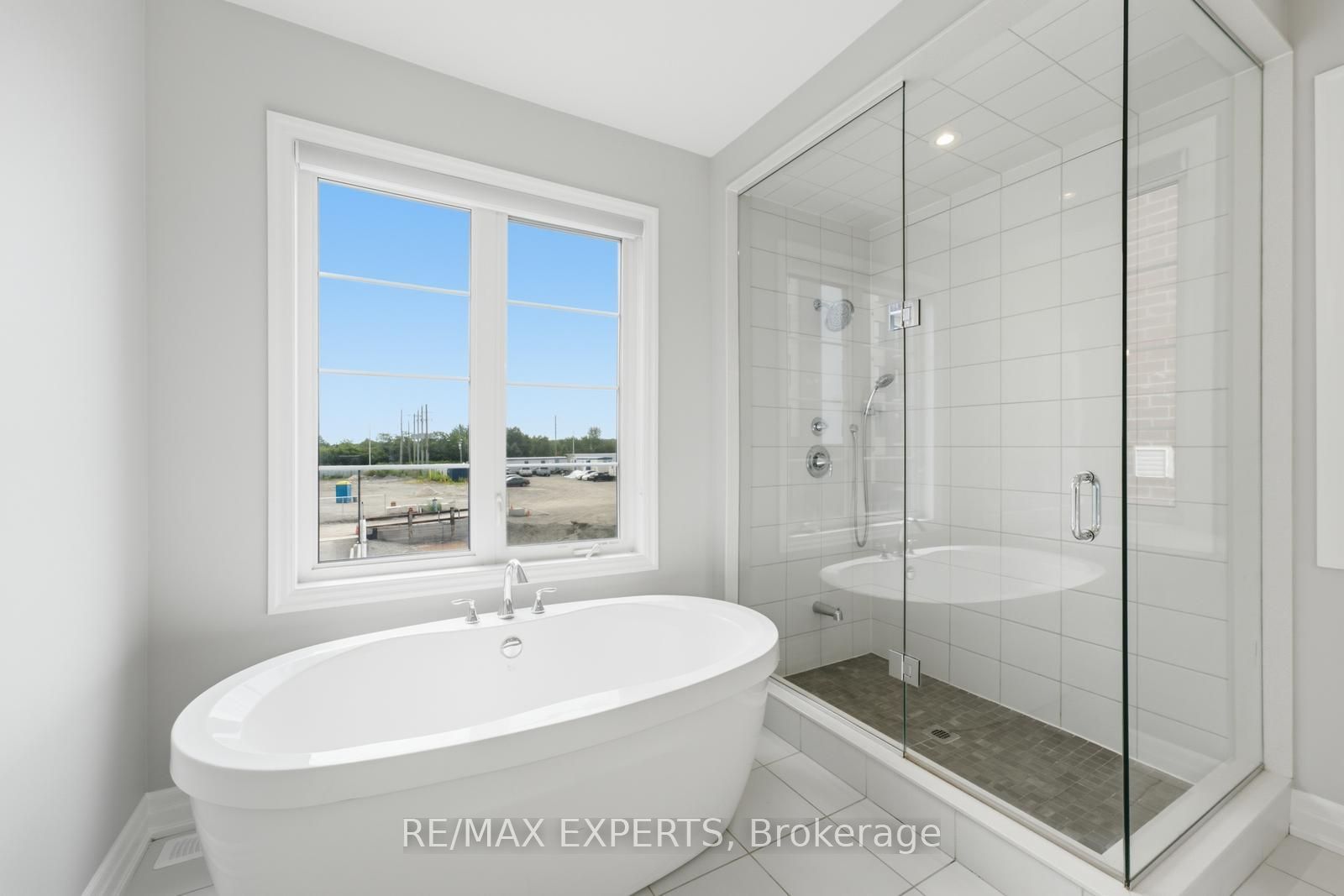 1296 Aymond Crescent W Property Photo 32