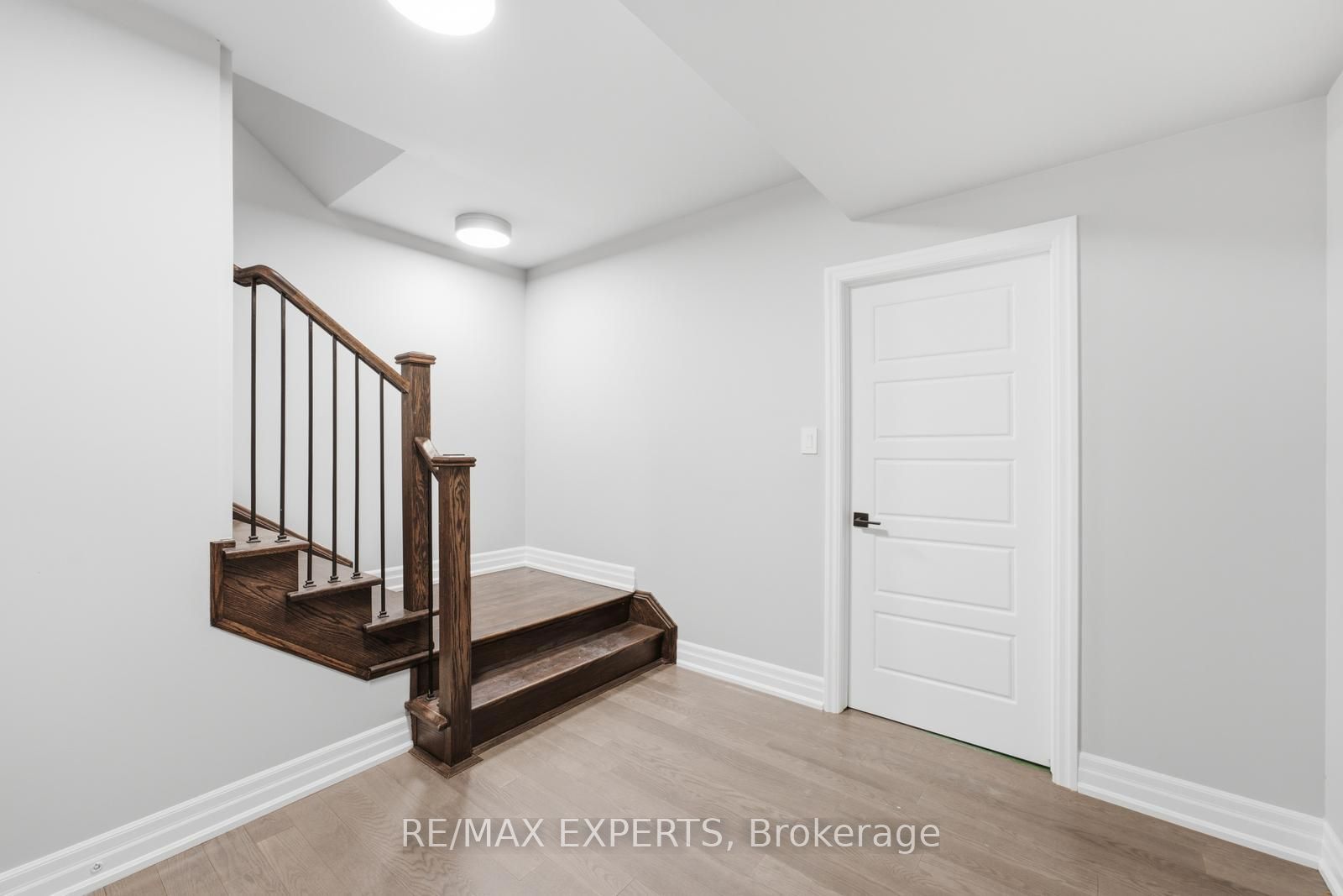 1296 Aymond Crescent W Property Photo 39
